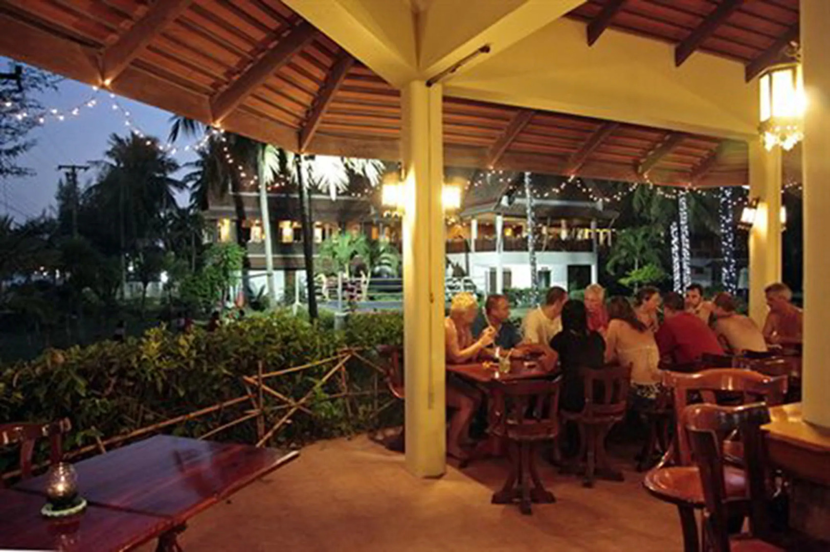 Coral Hotel Bangsaphan