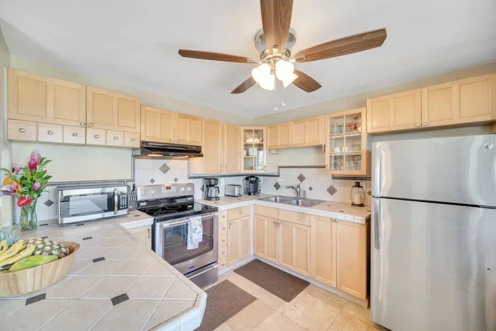 Hale Kahana'lu 2 Bedroom Condo by RedAwning