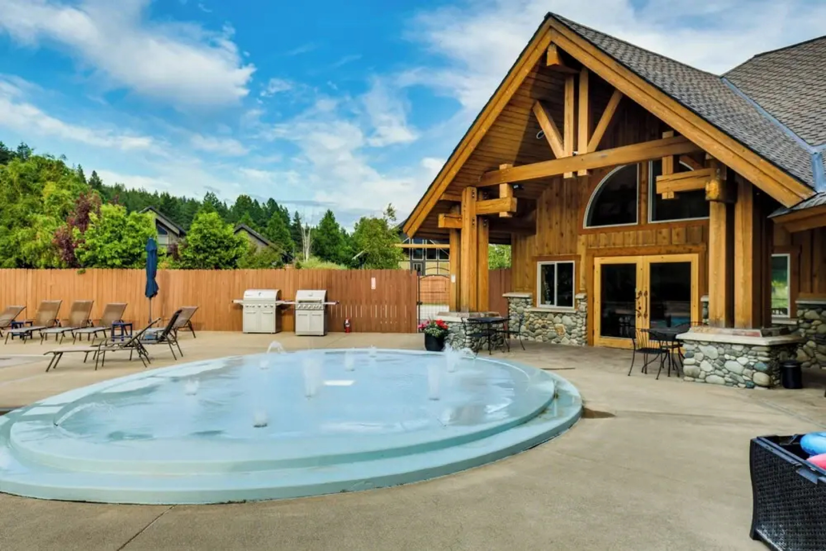 Hot Tub & Game Room: Ronald Retreat 2 Mi to Lake!