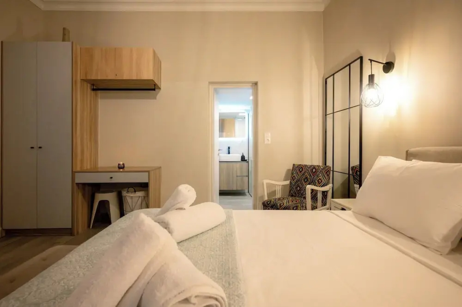 Peacock's Apartments