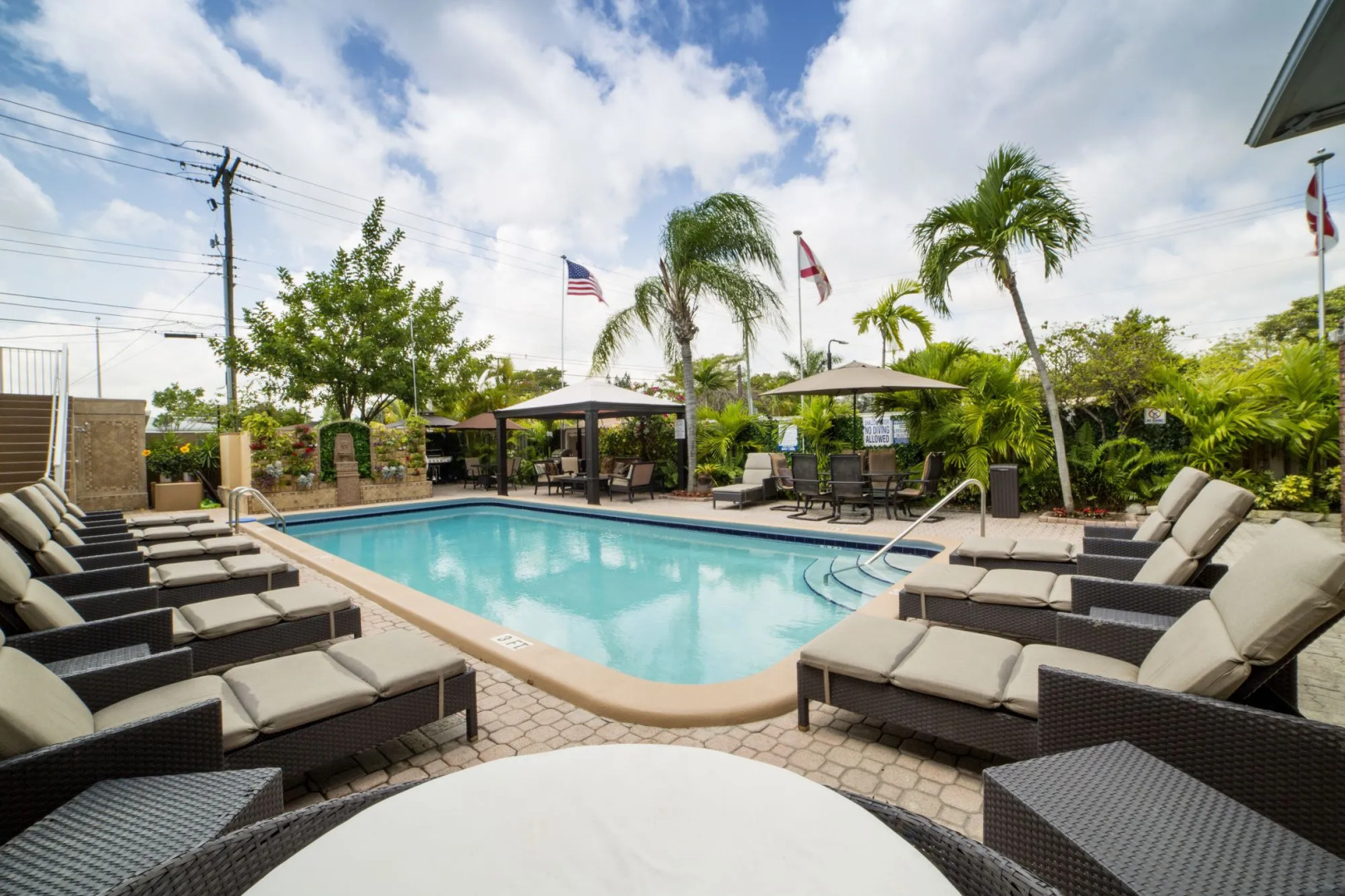 Sheridan Suites Apartments Hotel