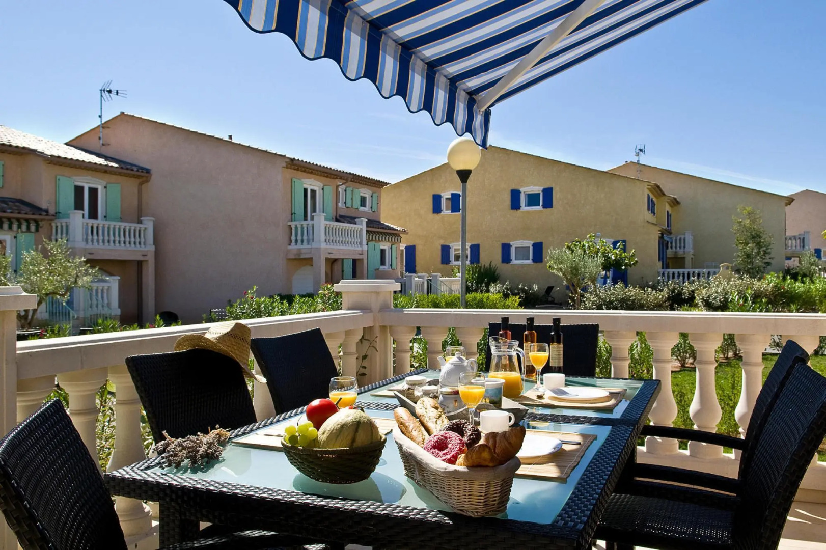 Terraced house with air conditioning in the residence Le Clos des Oliviers