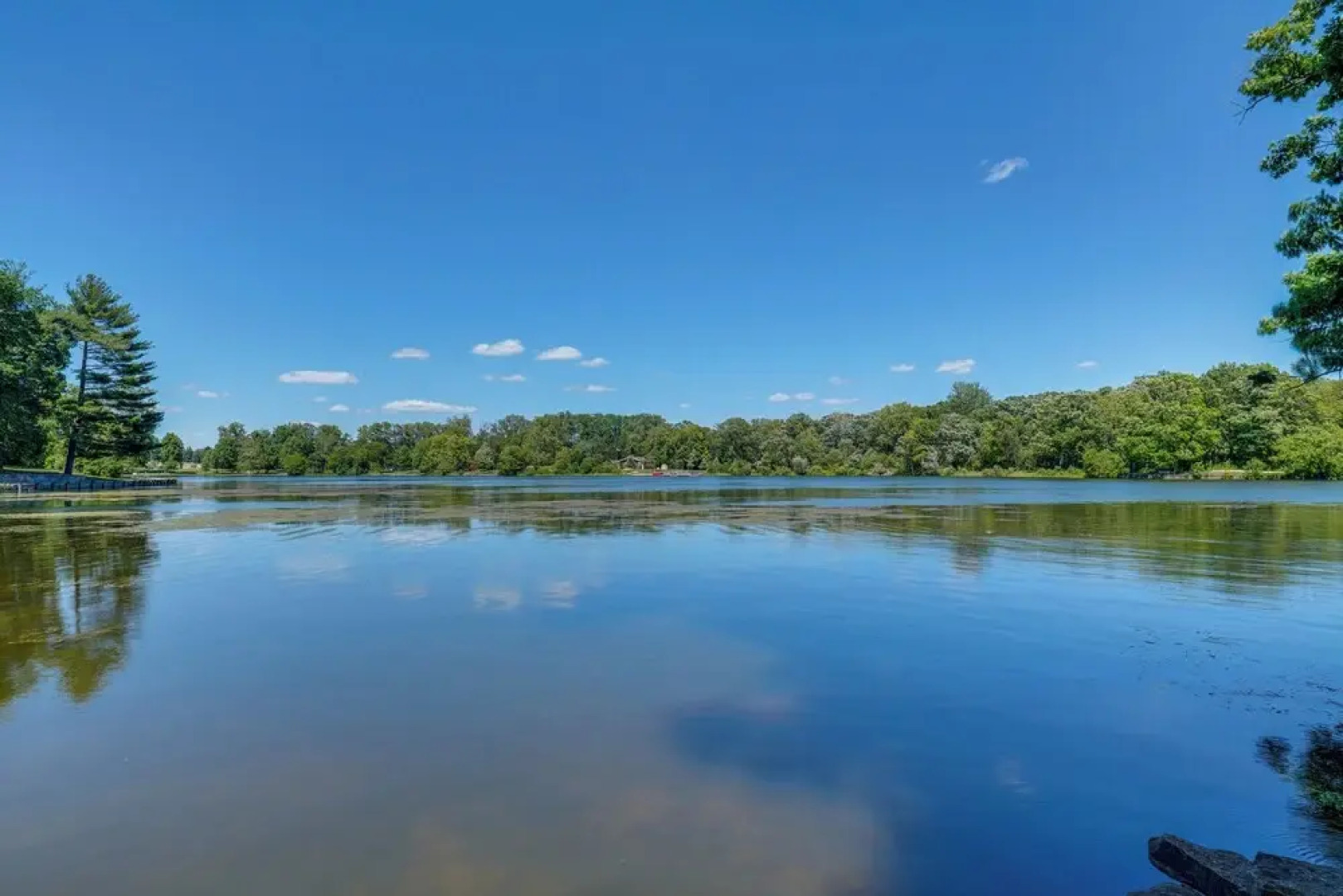 Peaceful Warrenville Home: 1 Mi to Herrick Lake!