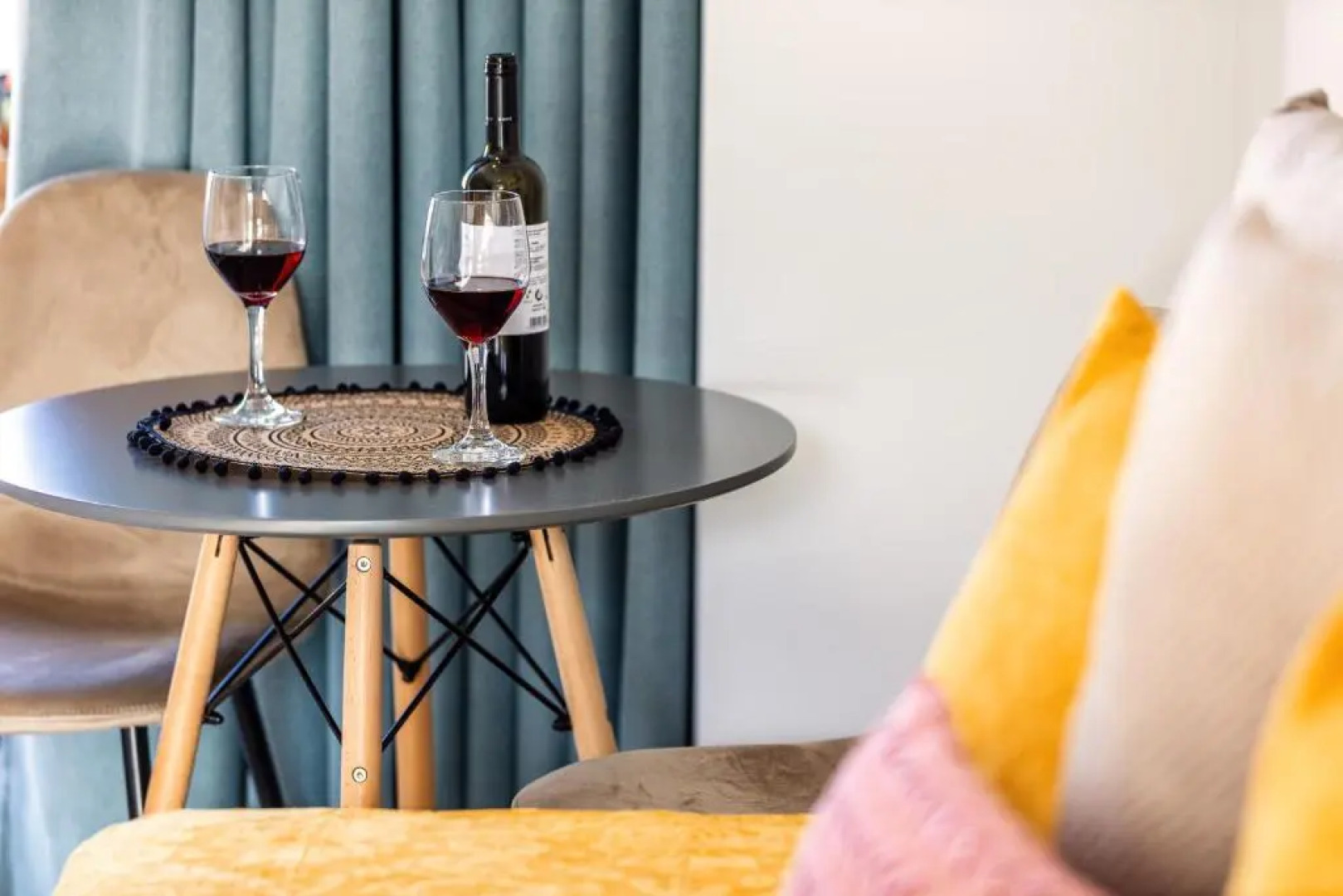 Lines Concept Accommodation