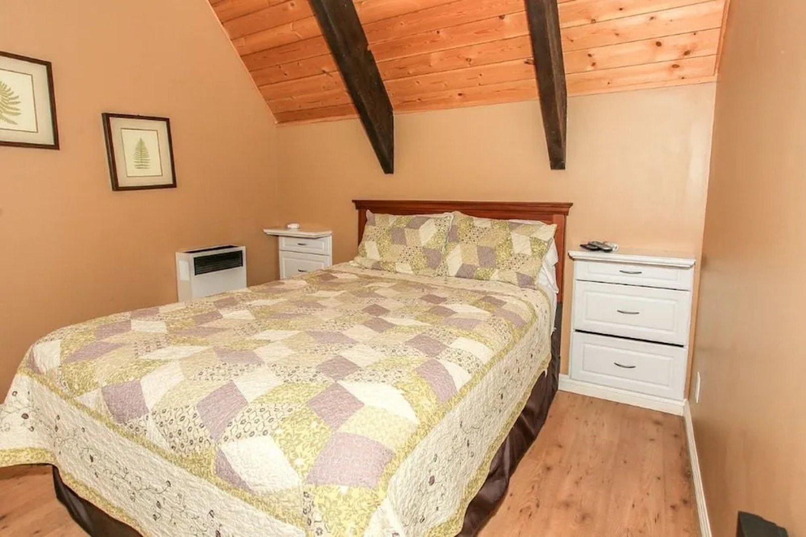 RedAwning "Cabin Big Bear" by the Lake