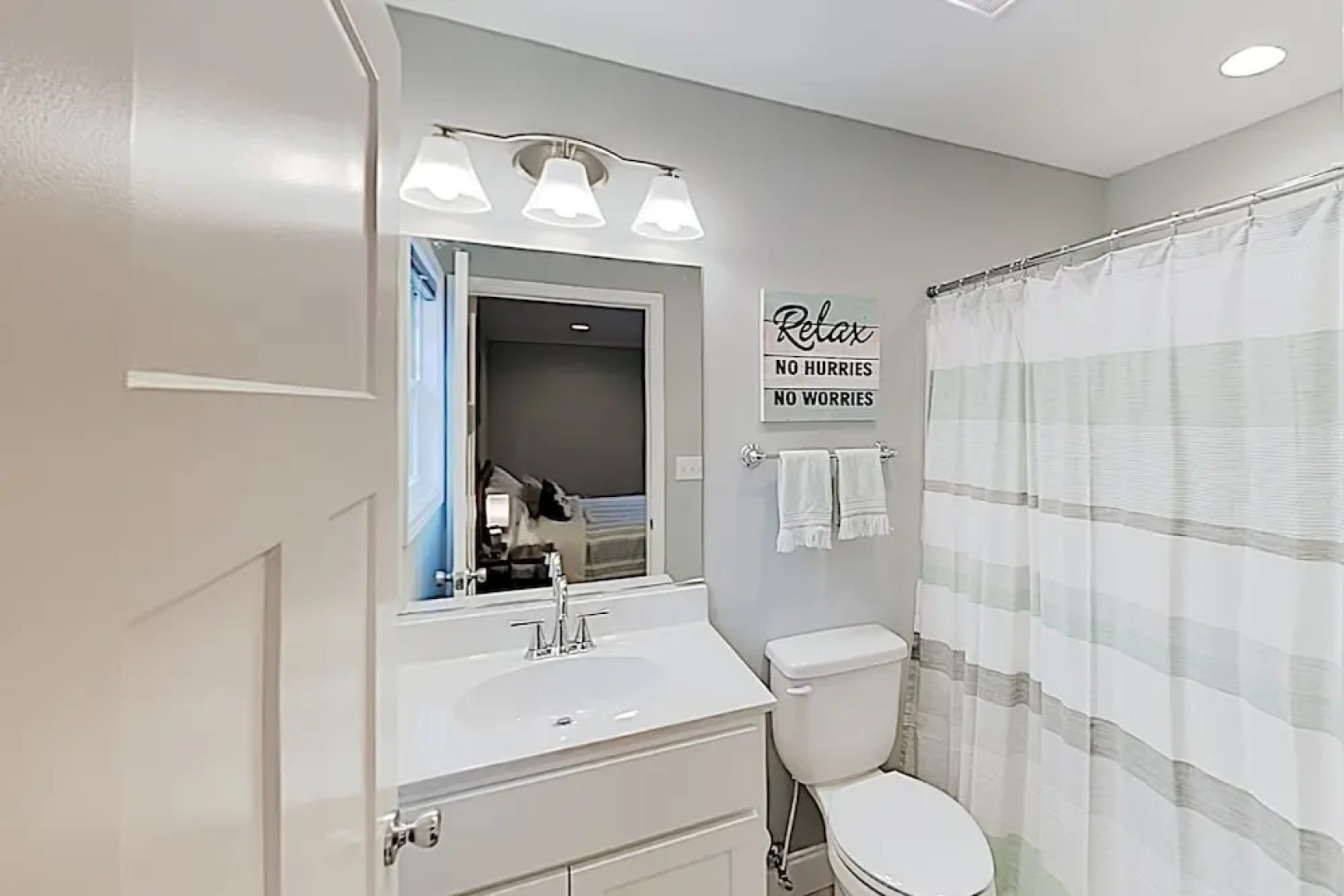 River-view Deck & Hot Tub! Minutes To Downtown 3 Bedroom Home