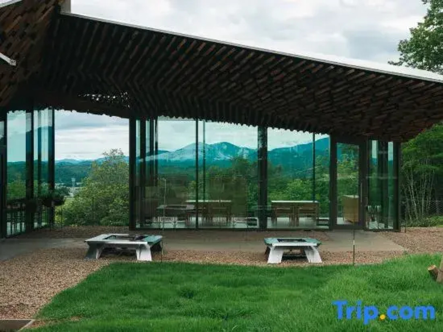 Snow Peak FIELD SUITE SPA HEADQUARTERS