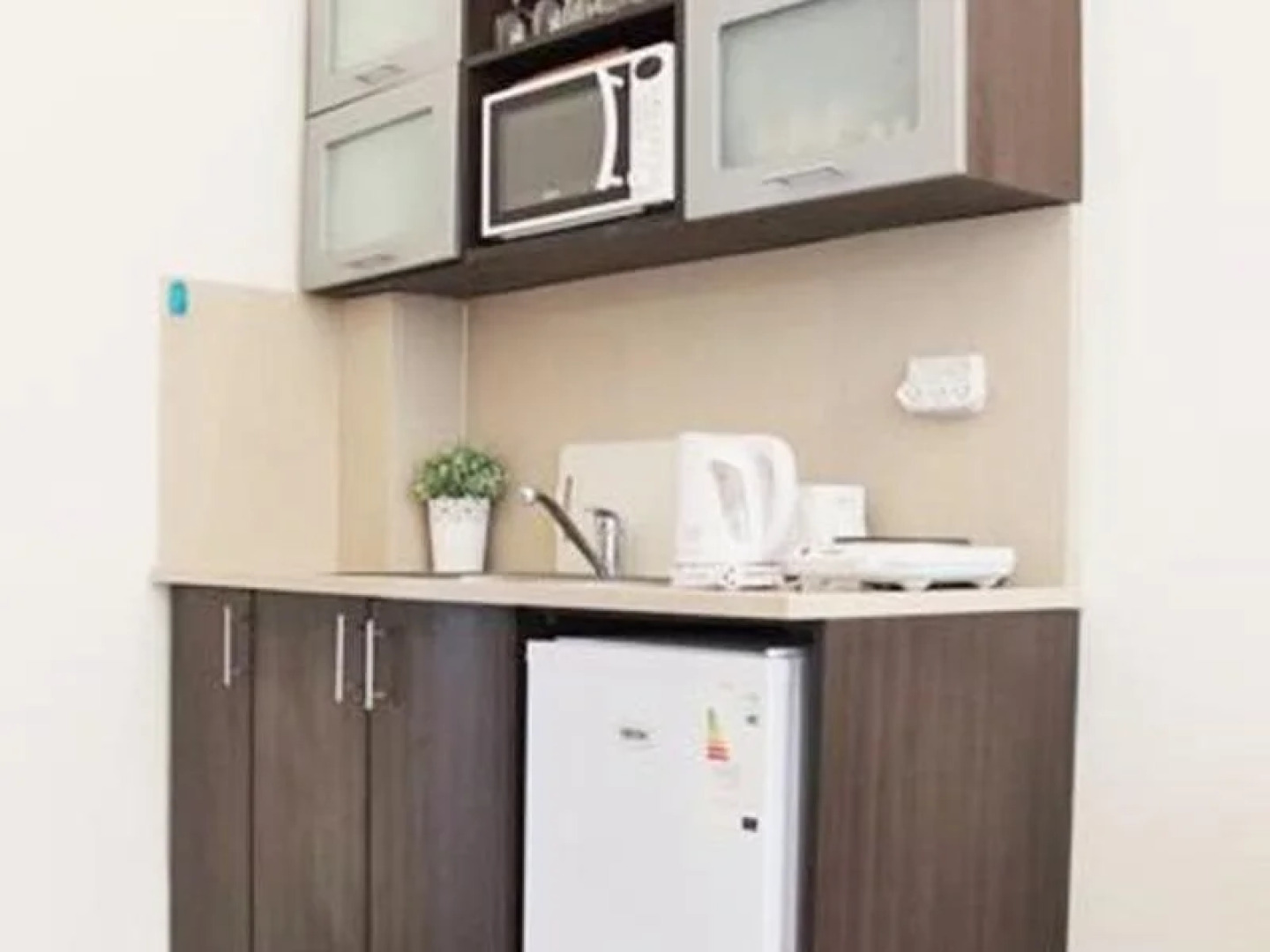 Allenby Bauhaus Apartments