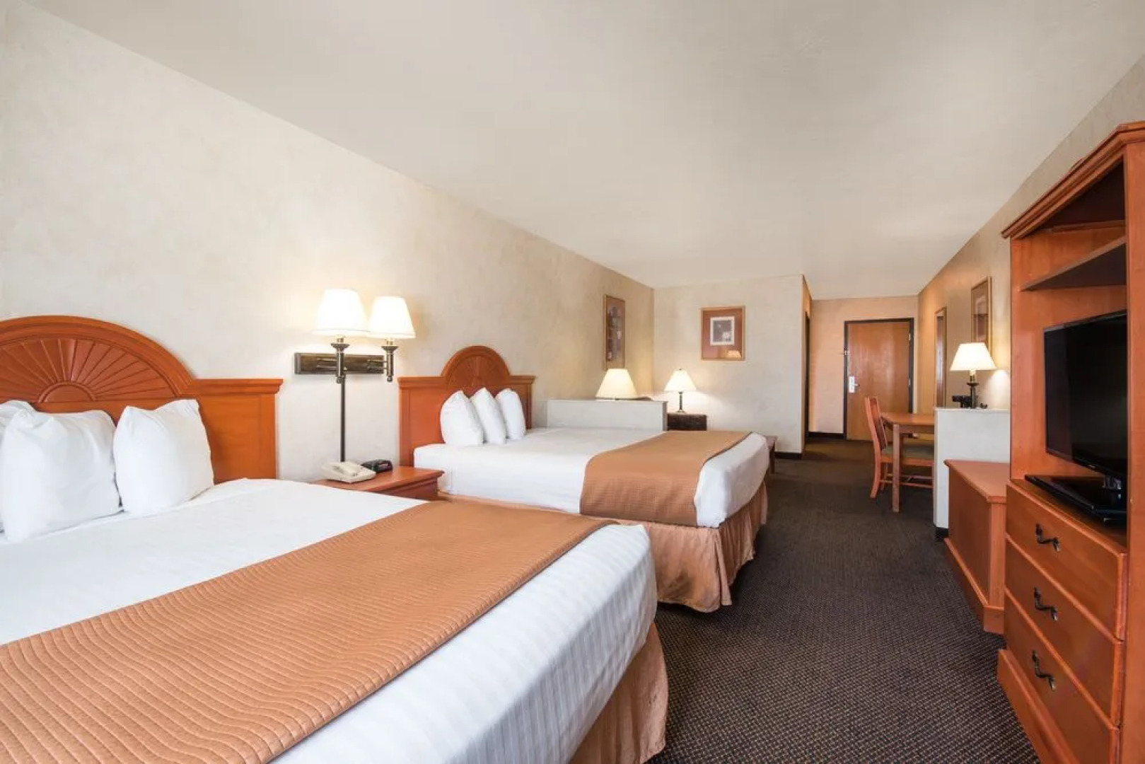 Howard Johnson Inn and Suites Oacoma
