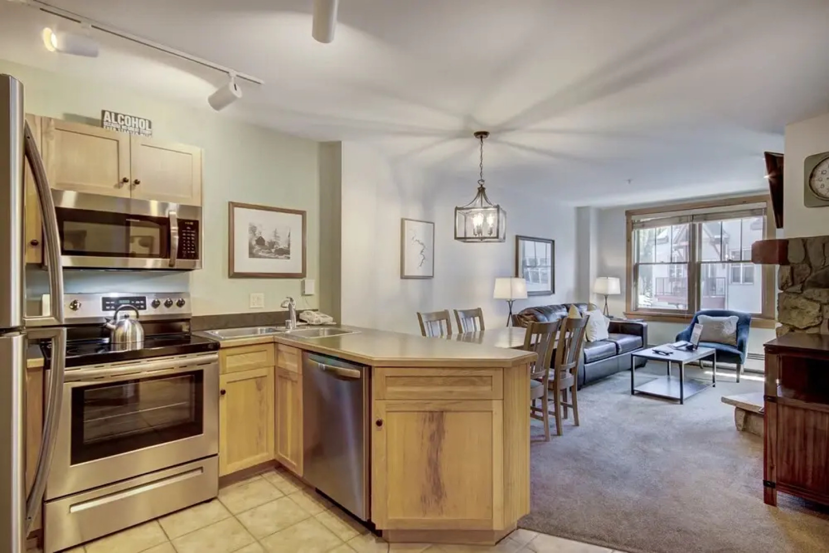 Buffalo Lodge~1br Condo~8388 ~walk To Slopes ~kids Ski Free 1 Bedroom Condo by RedAwning