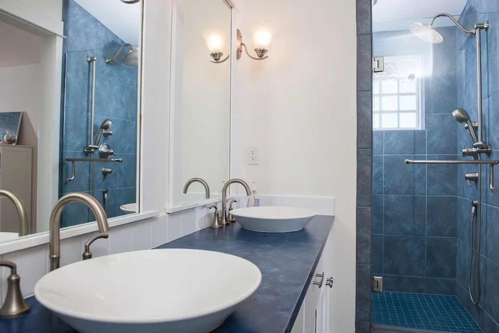 The Lighthouse 3 Br home by RedAwning