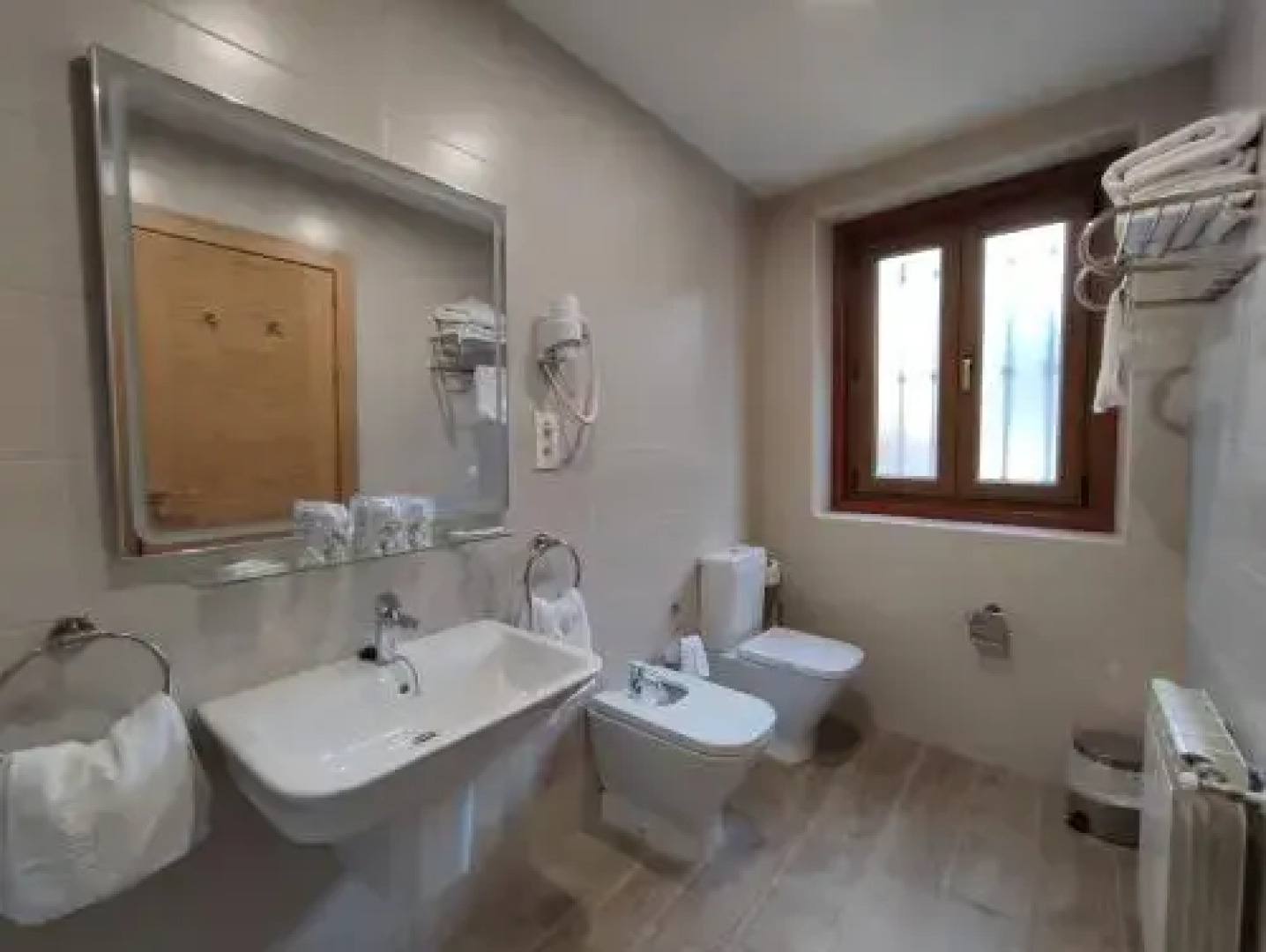 Hostal Aribel Longinos