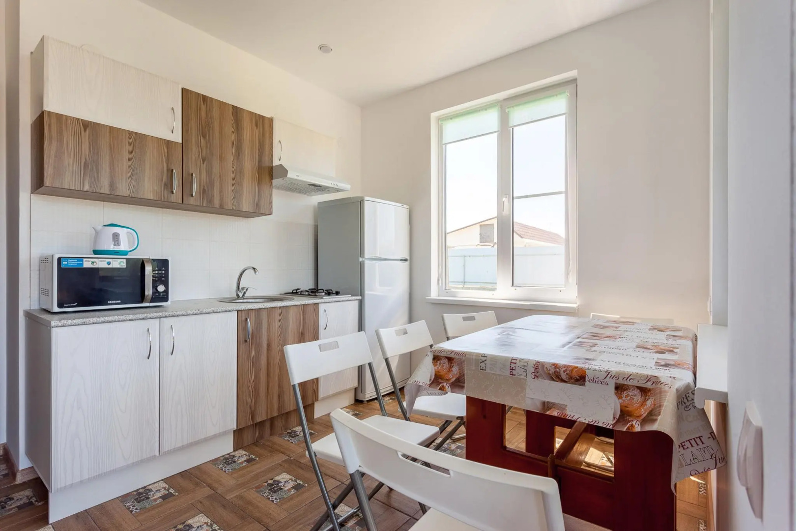 Азов Холидей