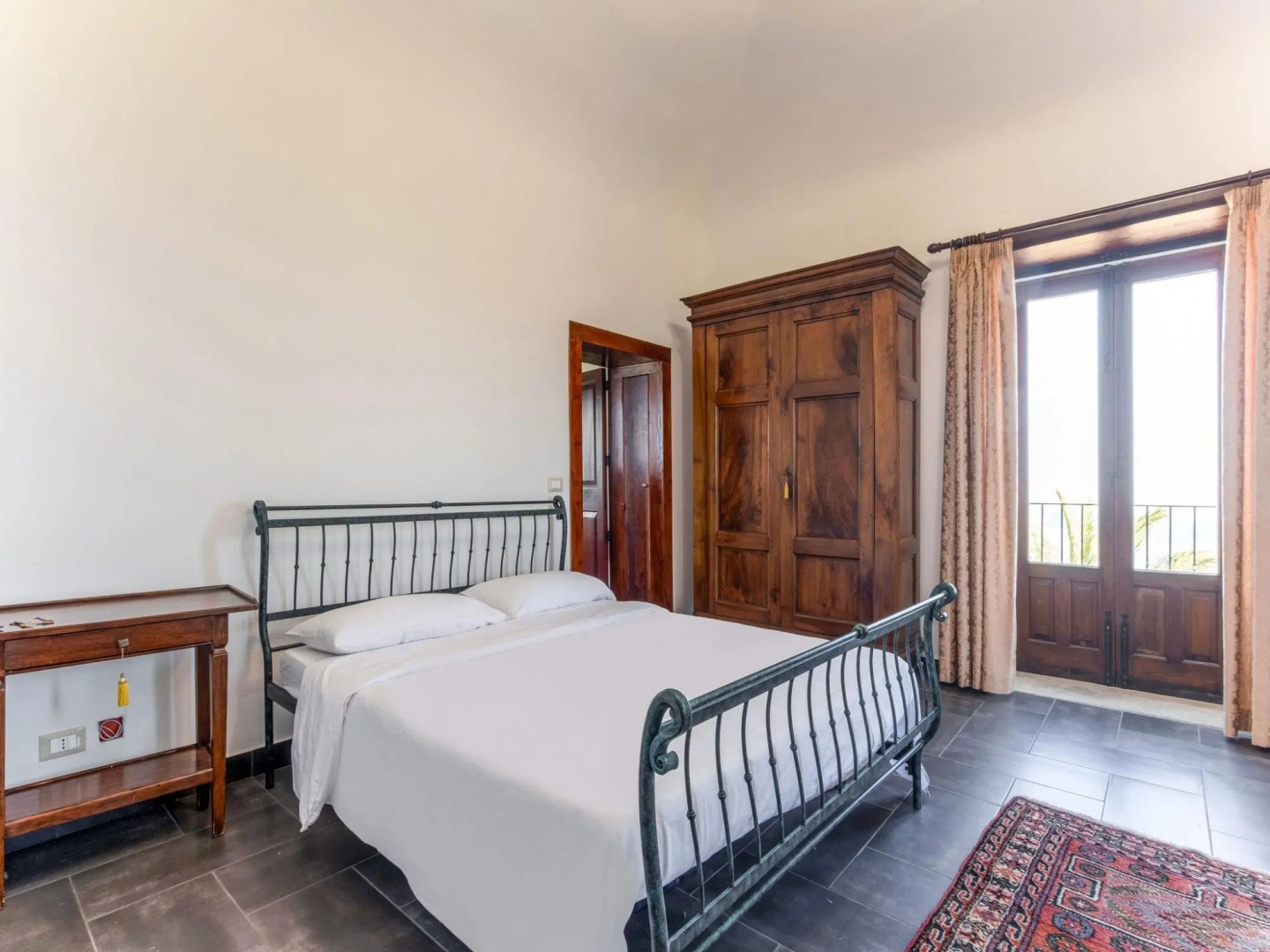 Lavish Sicilian Villa With Pool