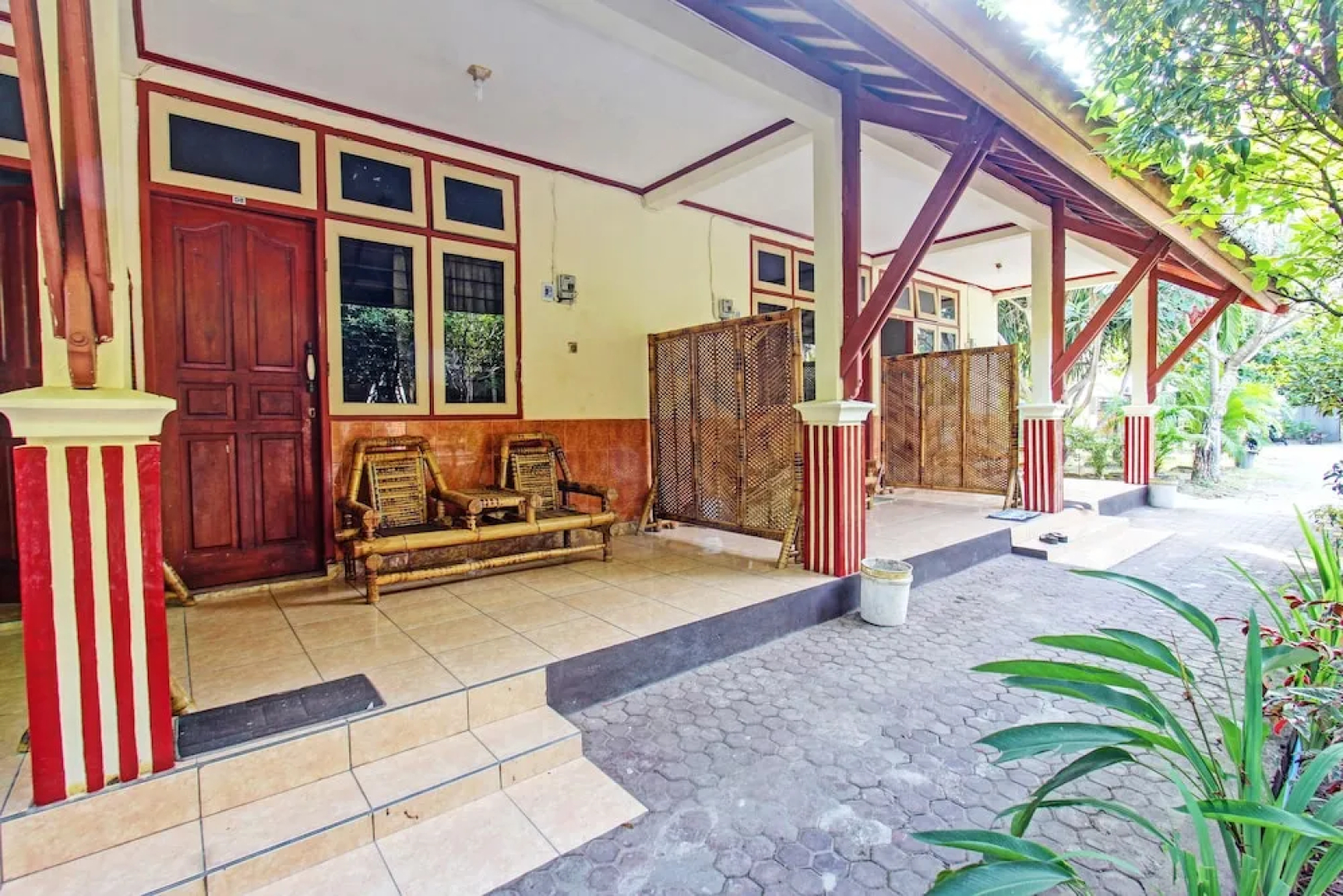 OYO 92710 Losmen Tjabe Merah