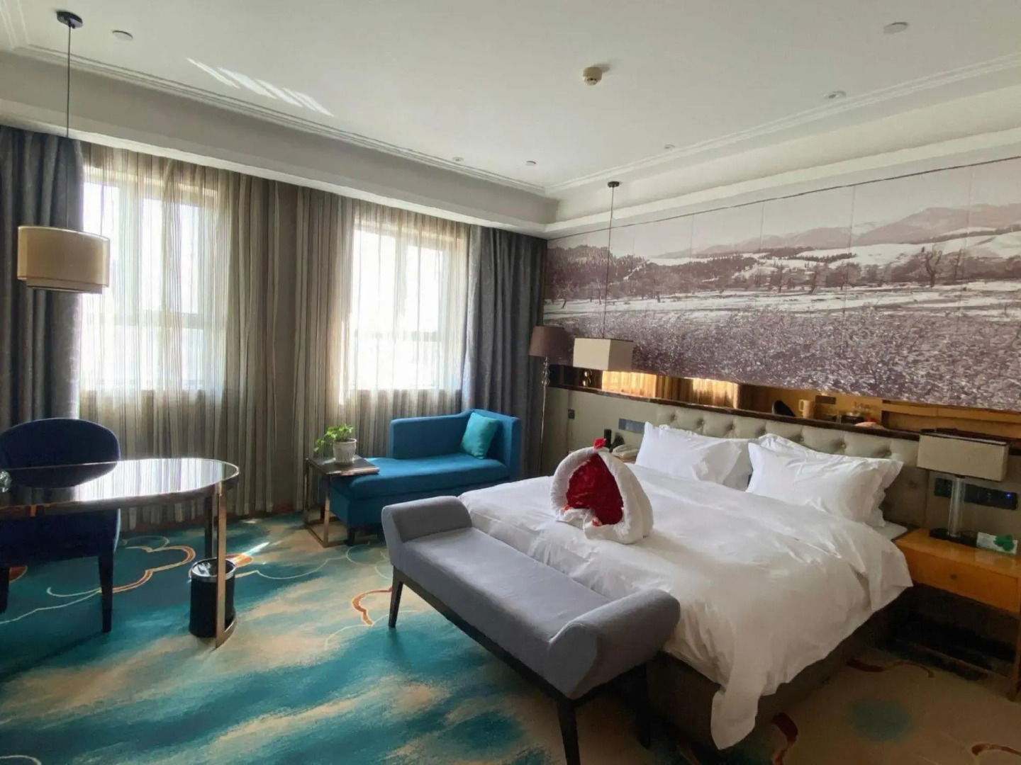 Yili Huacheng Hotel (Liuxing Street)