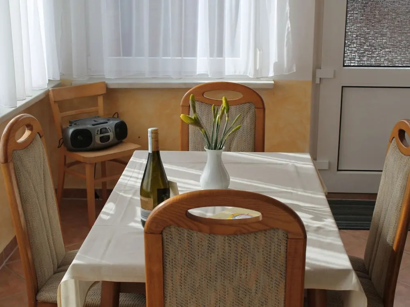 Spacious Bungalow near Sea in Grundshagen