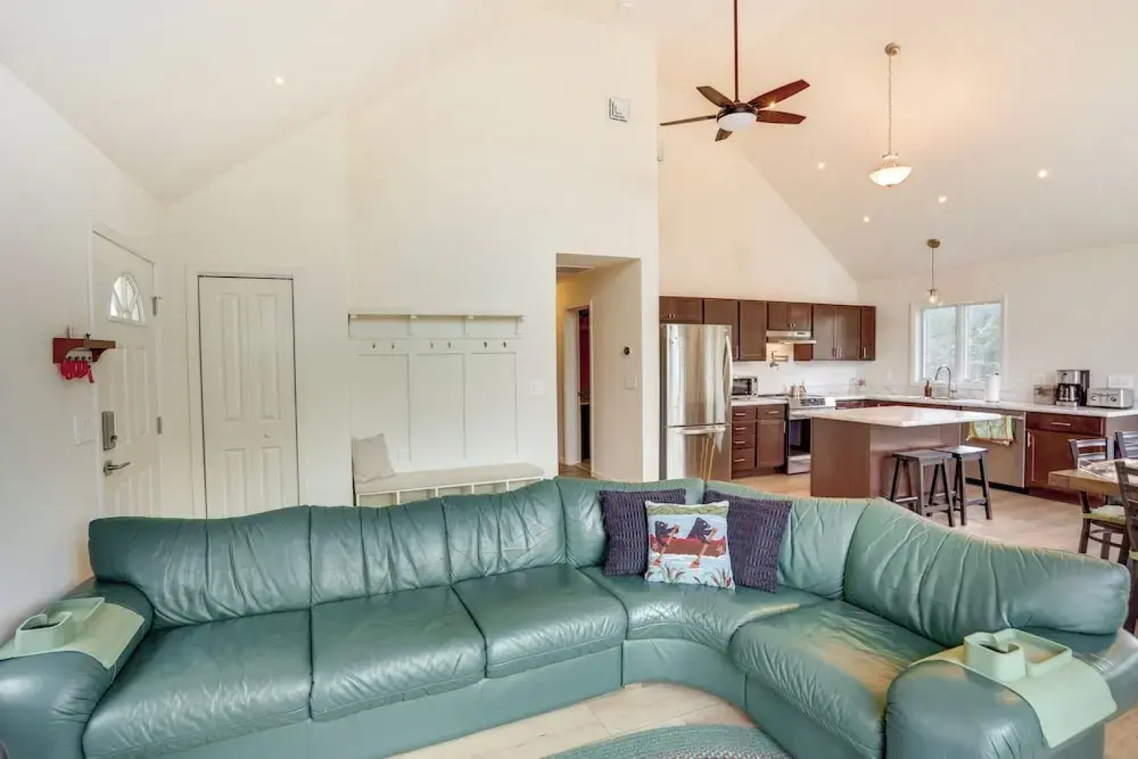 Sleepy Hollow Lake Home w/ Deck, Pool Access!