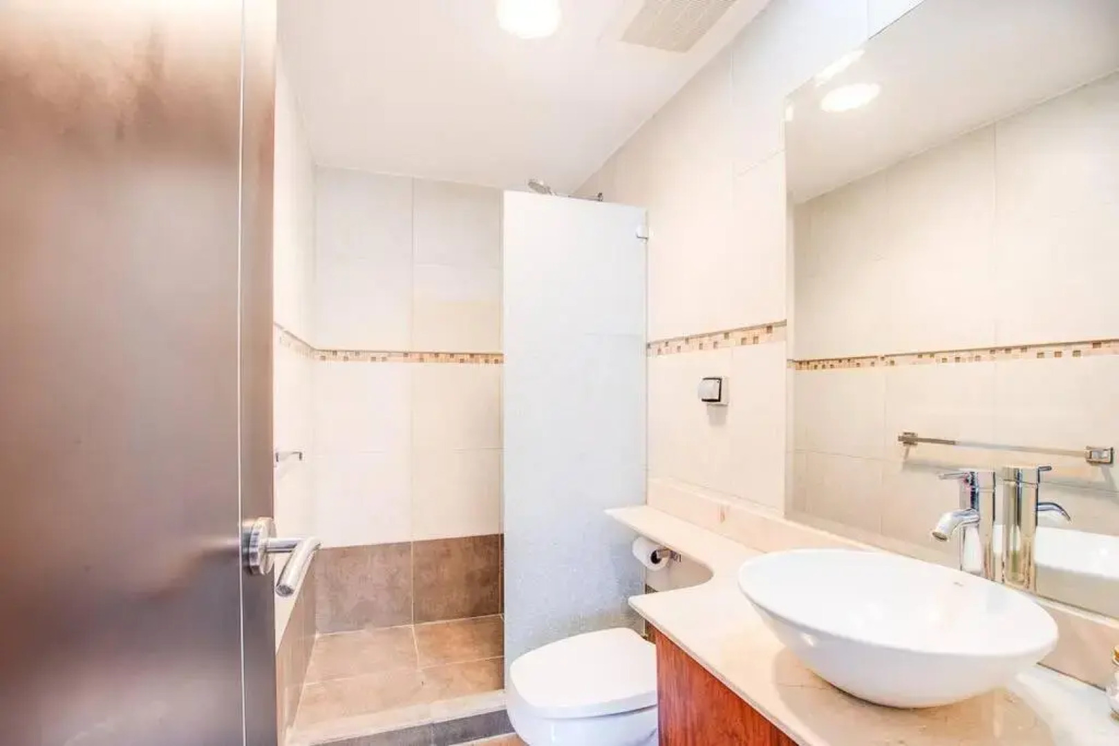 Modern 2 bed APT complex Pool,Tennis,Gym,FreeWiFi