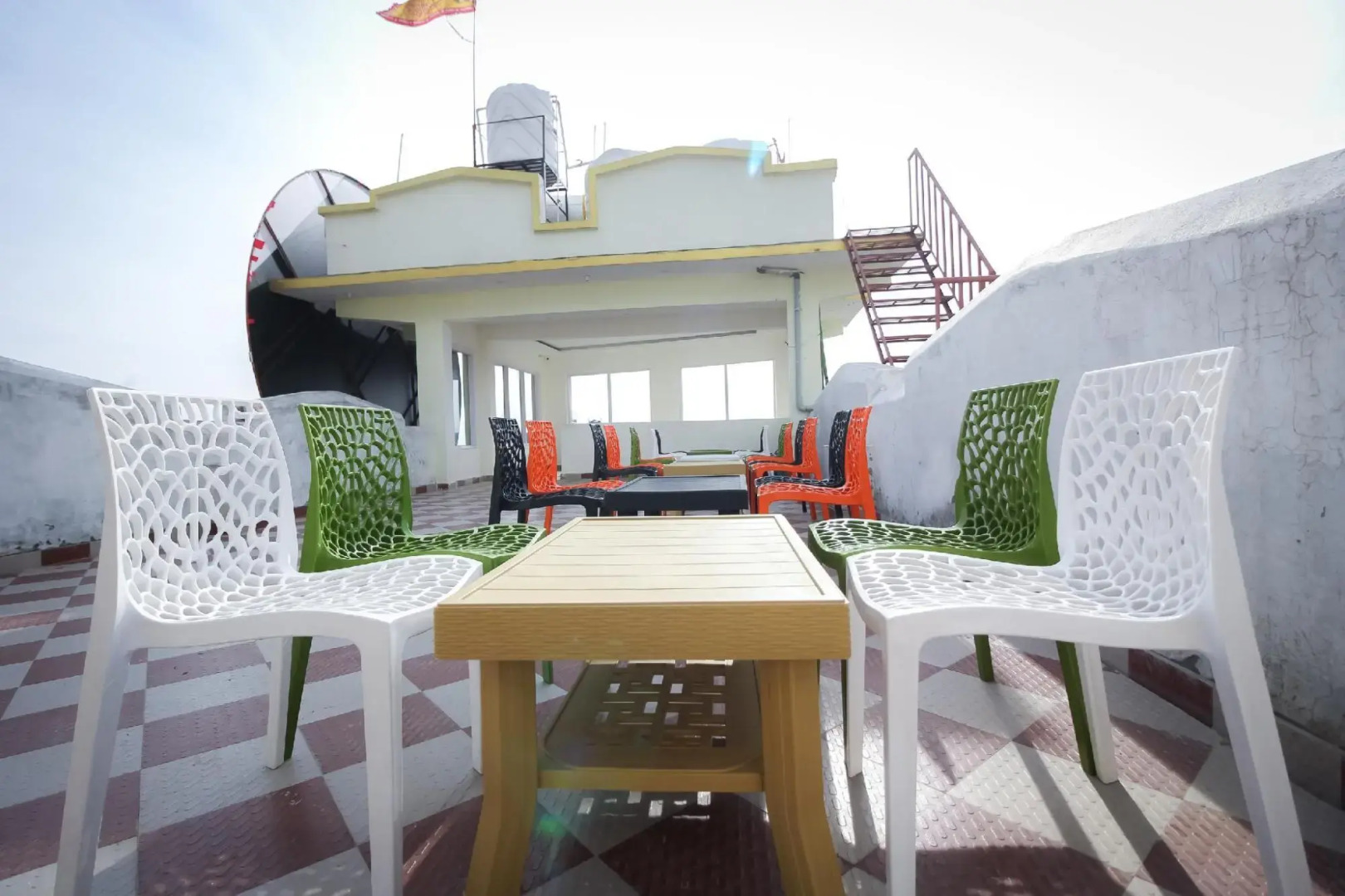 OYO 28284 Gliders Holiday Inn