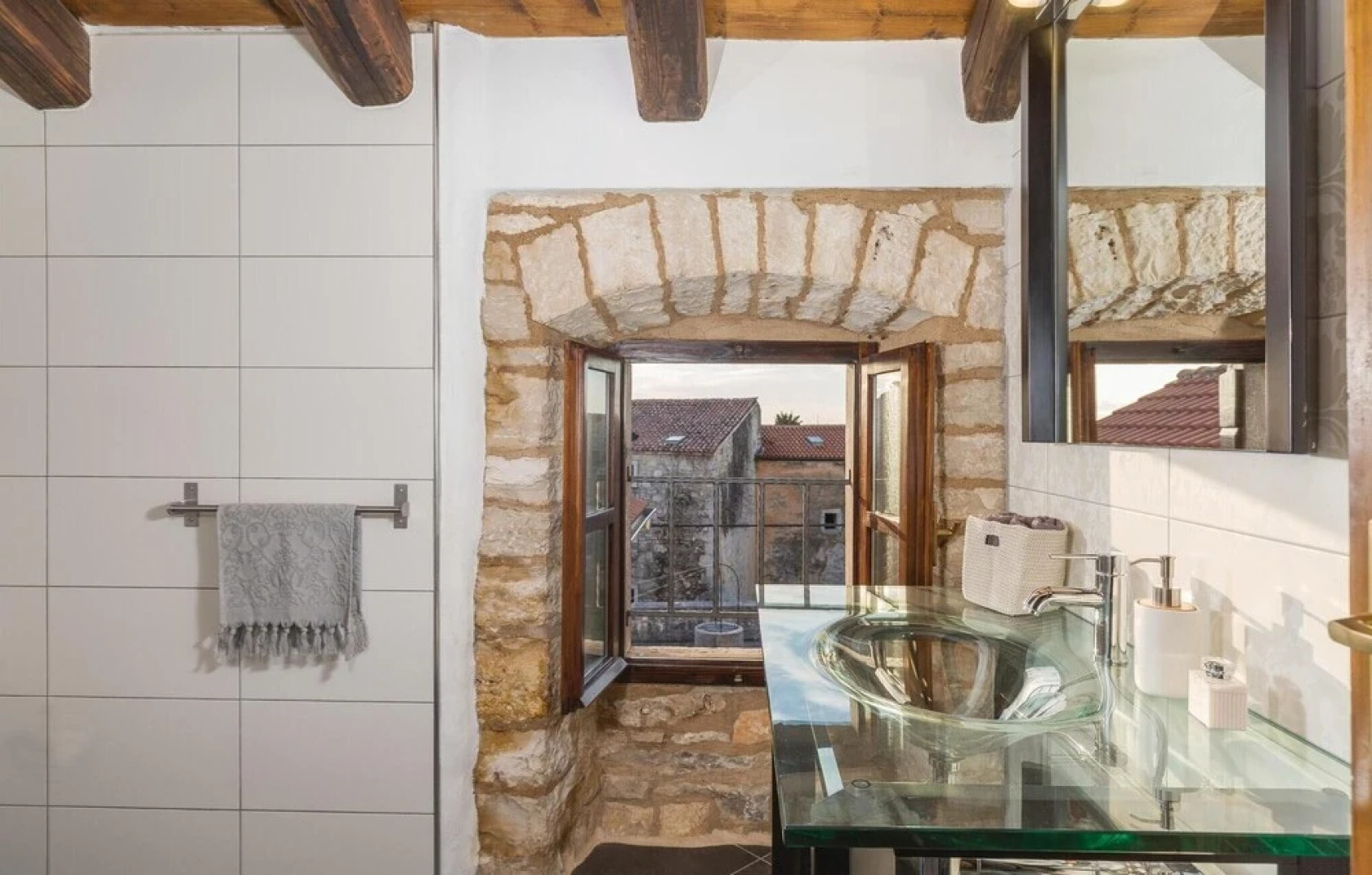 Beautiful Home in Kanfanar With Jacuzzi, Wifi and 7 Bedrooms