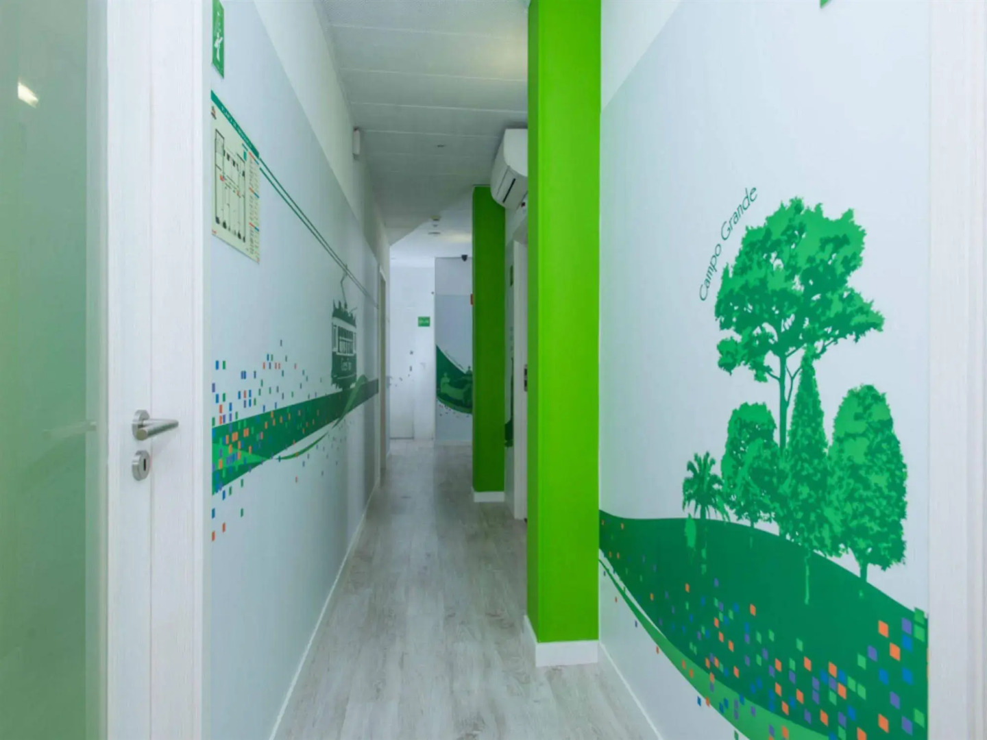 Golden Tram 242 Lisbonne Hostel