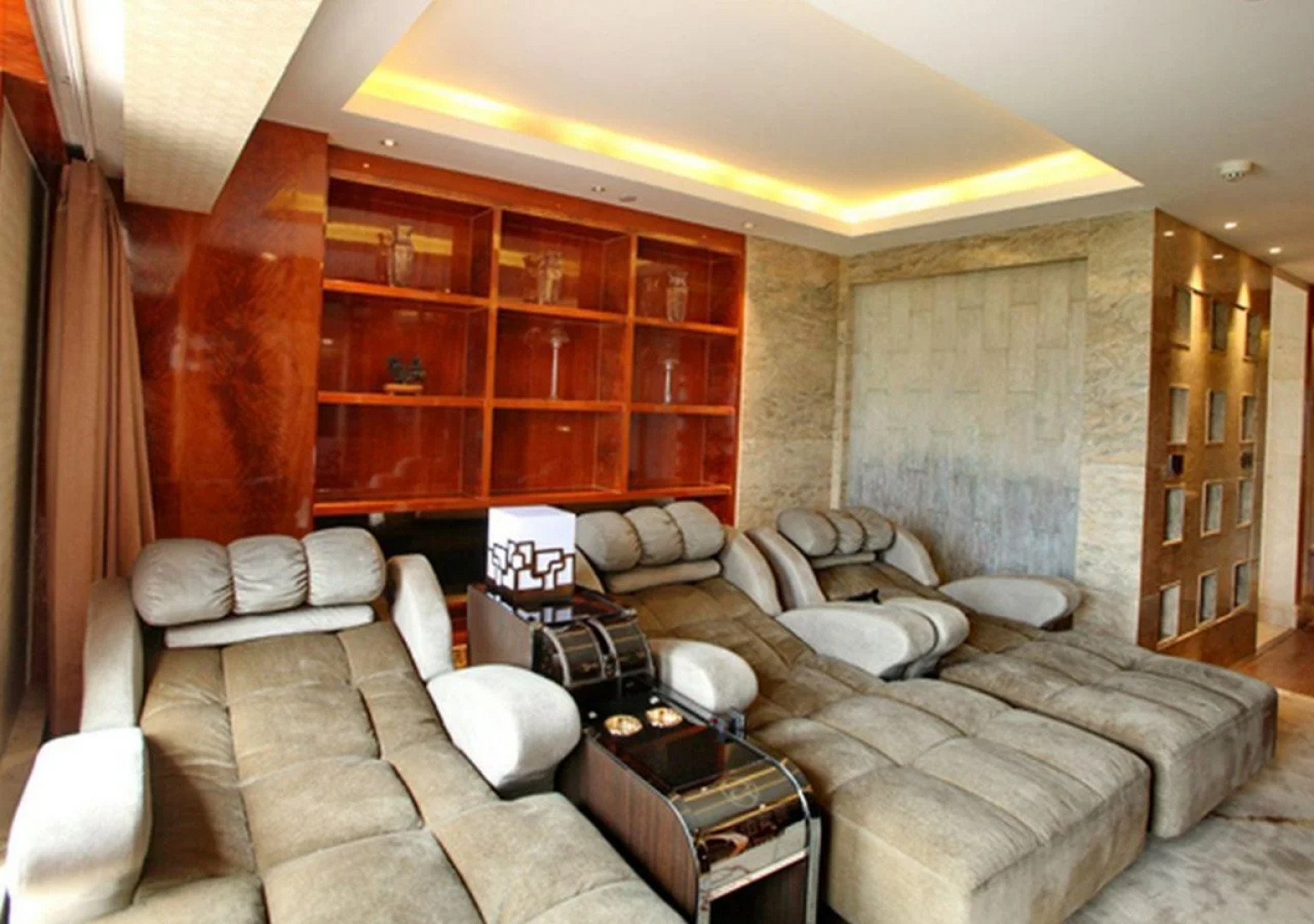 Top Elites City Resort Spa Hotel