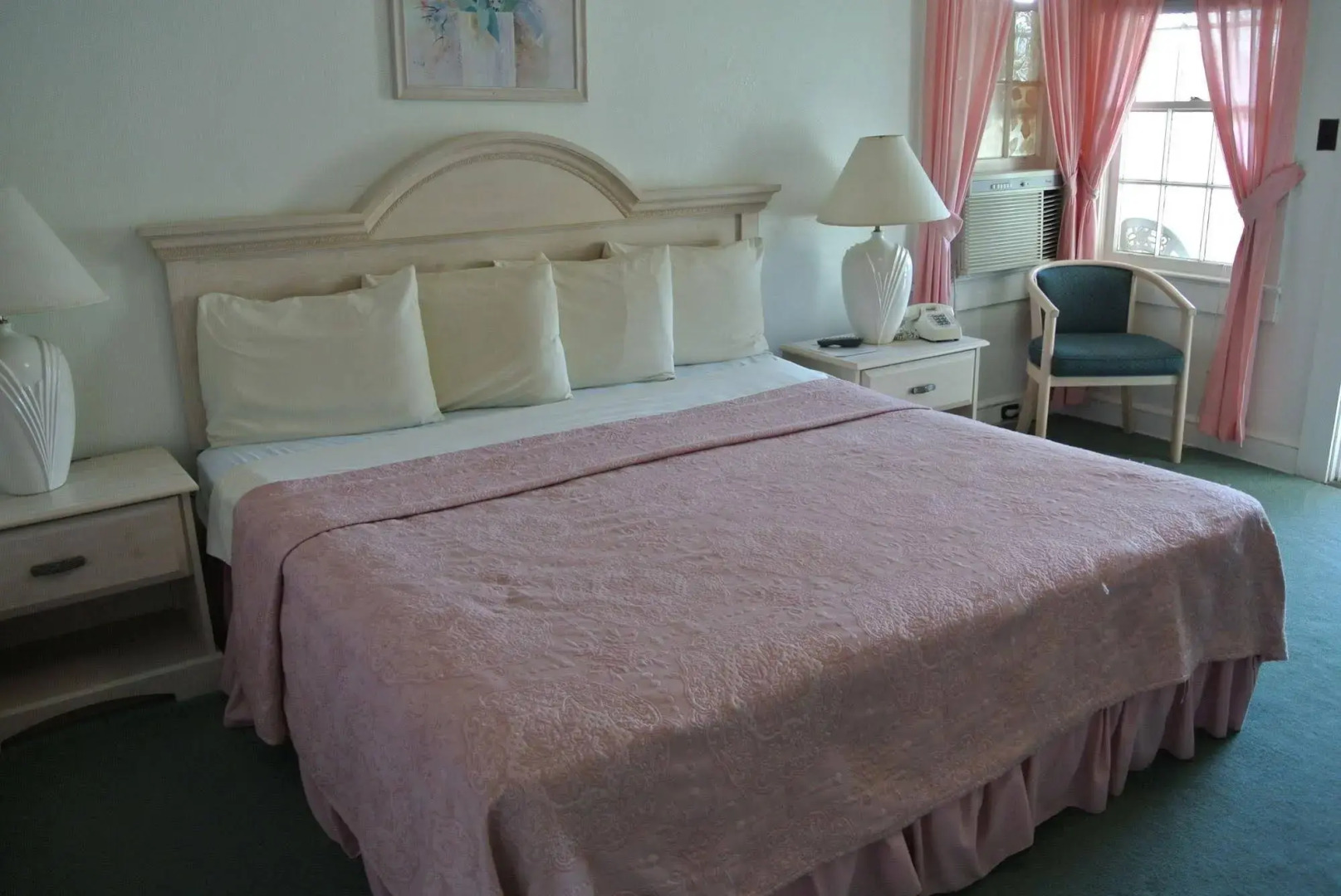 RoseWood Inn