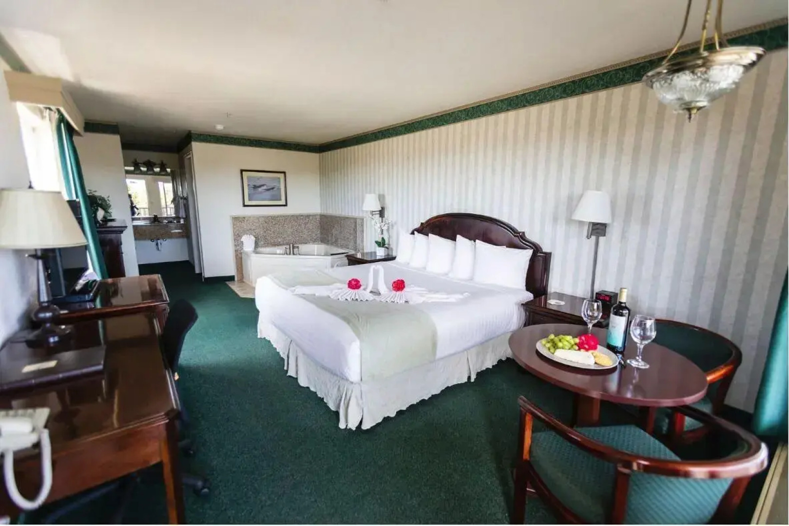 Emerald Dolphin Inn & Mini Golf