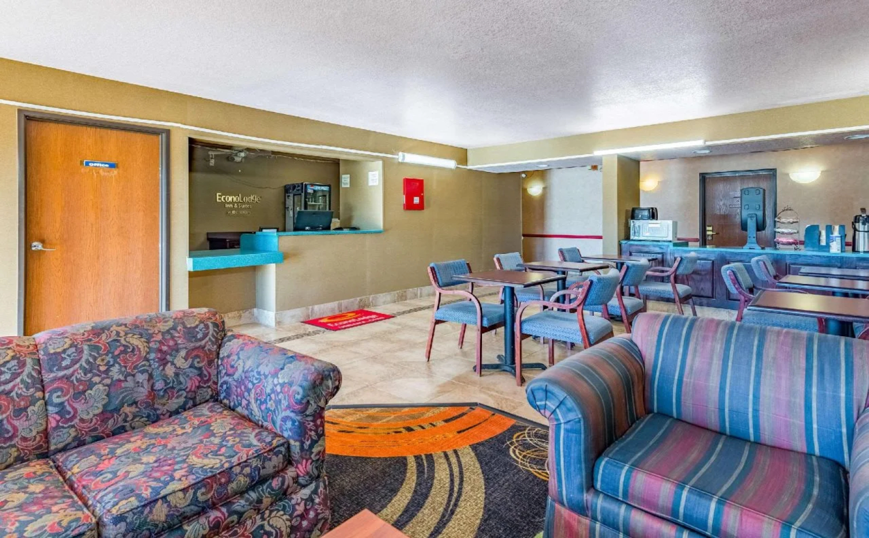 Econo Lodge Inn & Suites