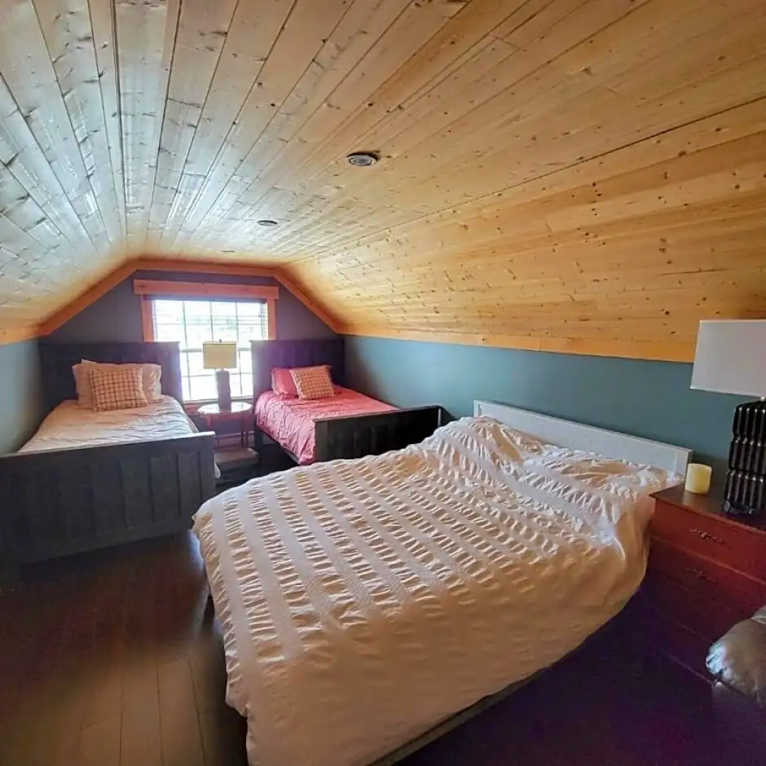 Tranquil Waters Inn - The Deer Lake Loft