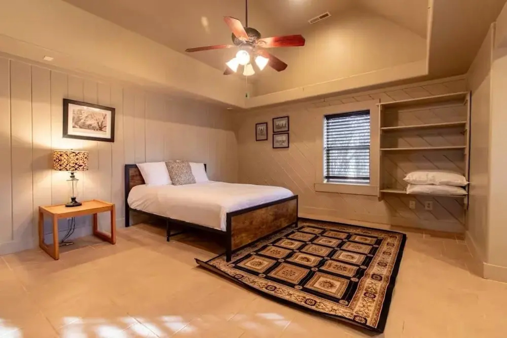 14 Guests 5BR 2BA Game room and Living