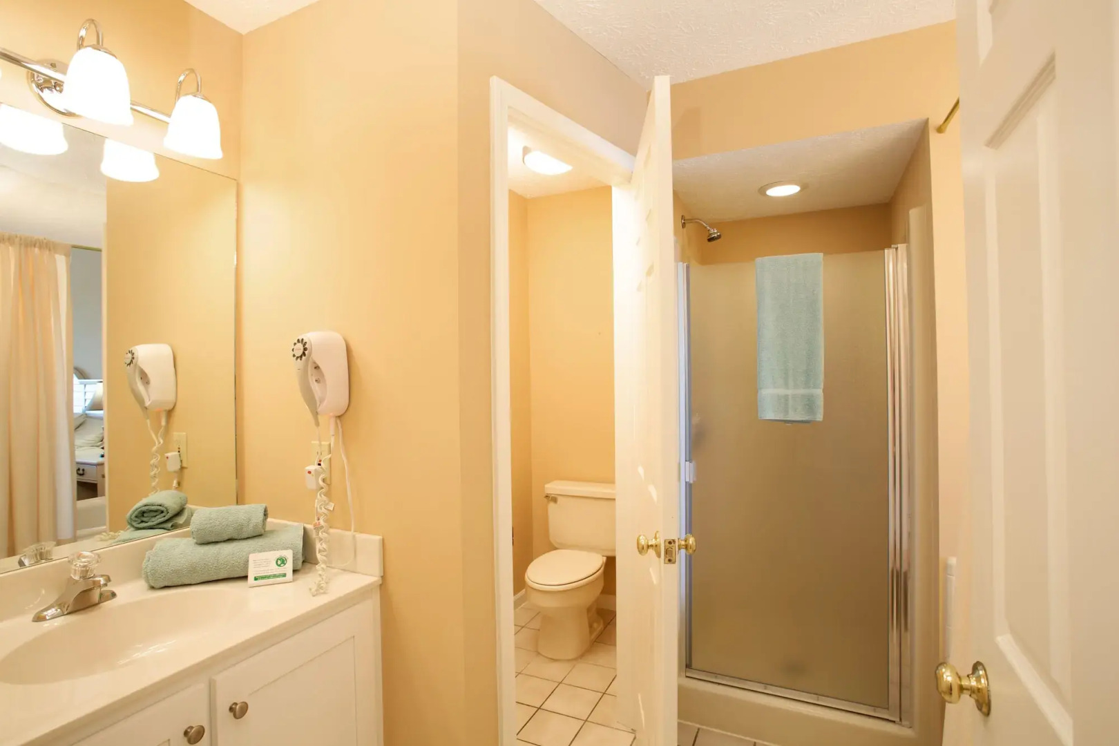 Pointes North Beachfront Hotel – 2 Person Spa Tub Studios