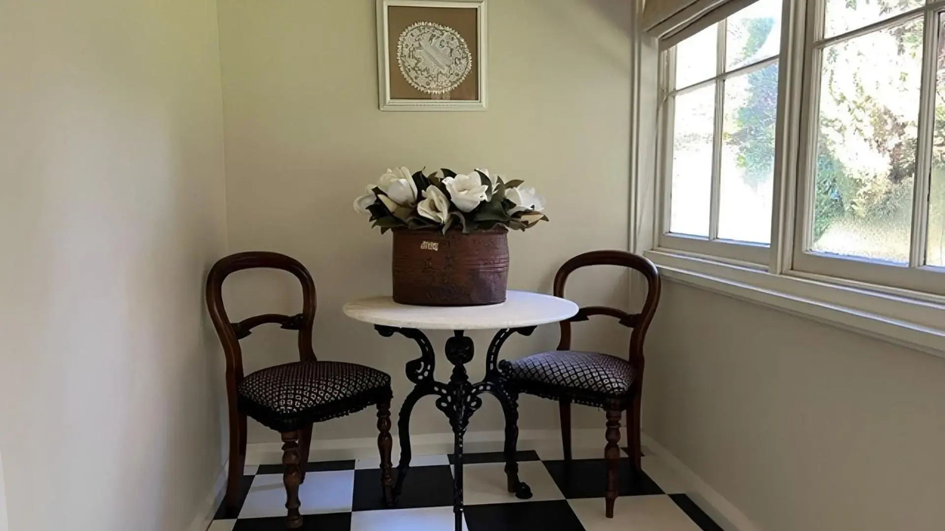 Robin Hill Manor - rambling retreat & tennis court