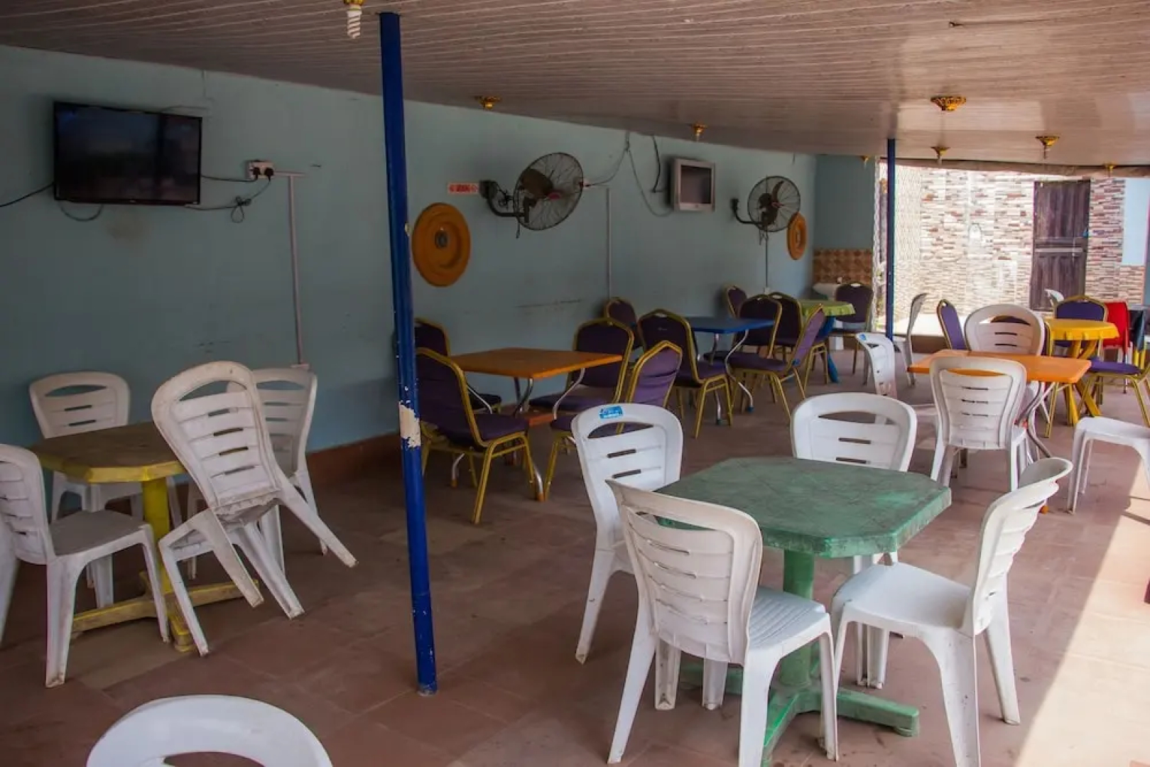 Lukham Crown Hotel