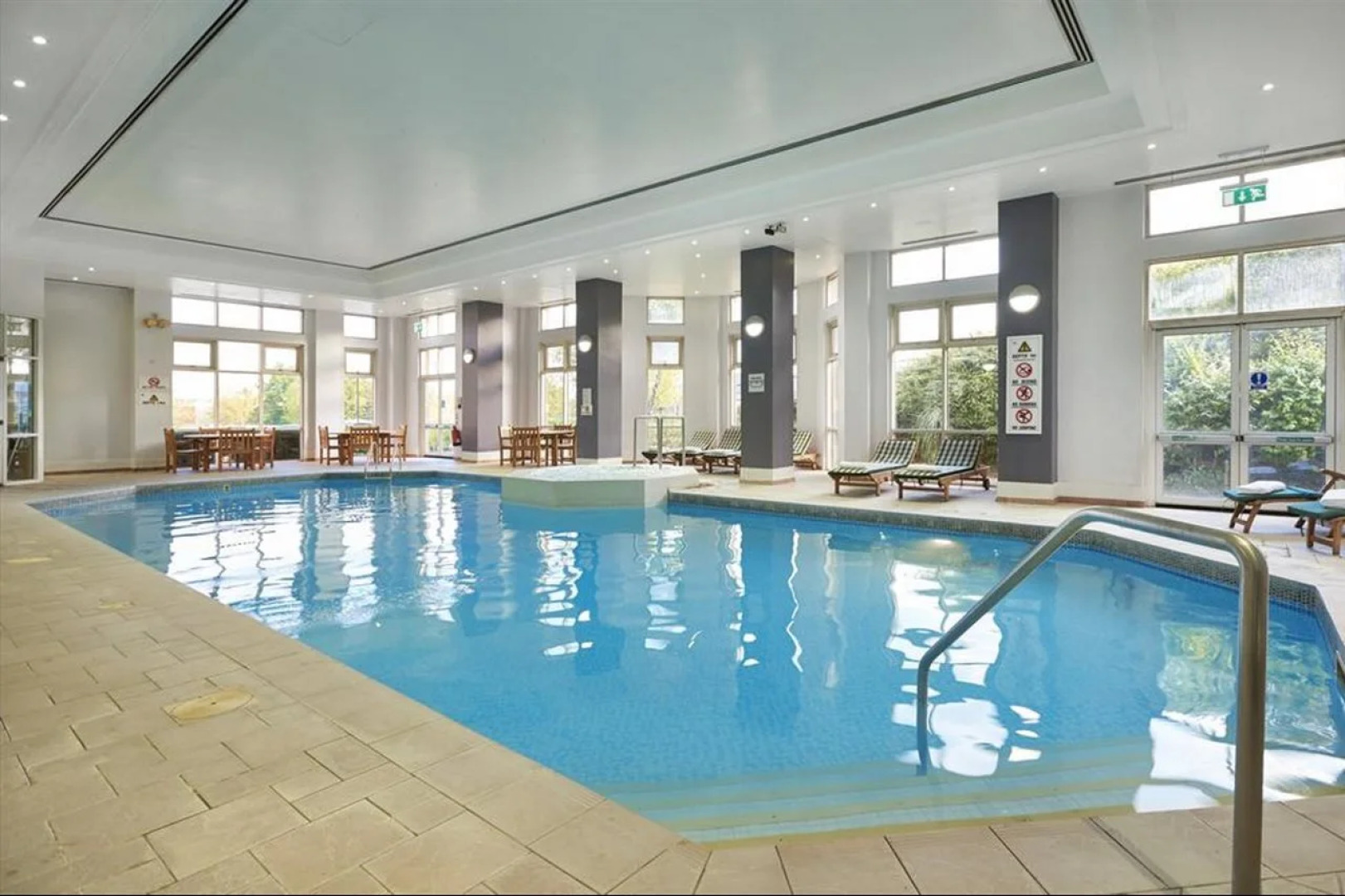 DoubleTree by Hilton Dartford Bridge