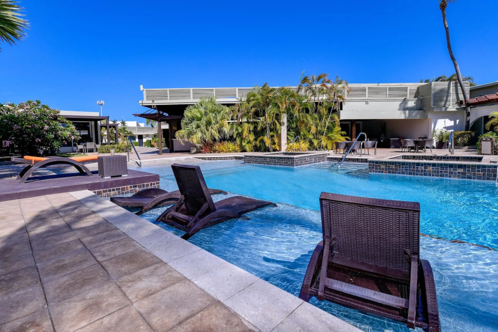 voco Surfside Aruba by IHG