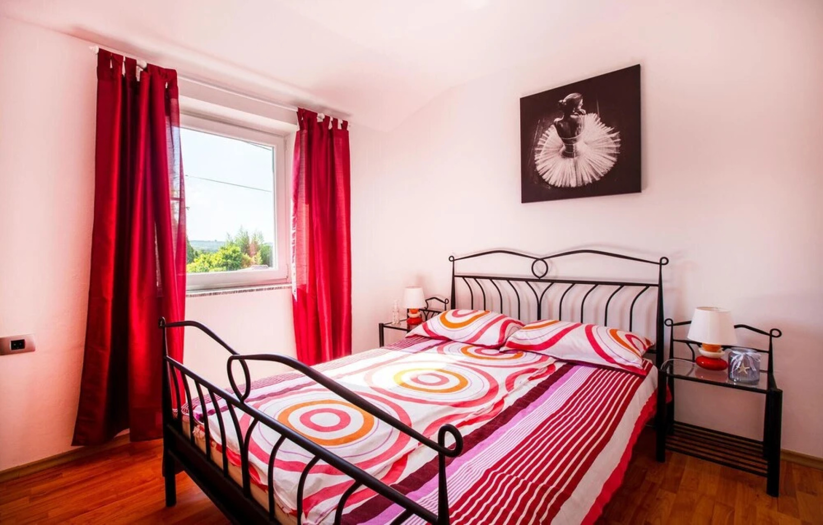 Stunning Home in Izola with Outdoor Swimming Pool, Hot Tub & 5 Bedrooms