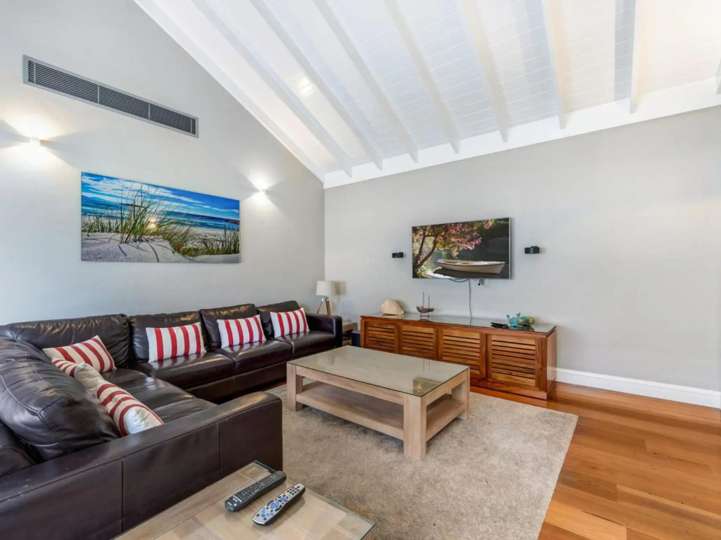 Horizons at Hyams Beach 4pm Check Out Sundays