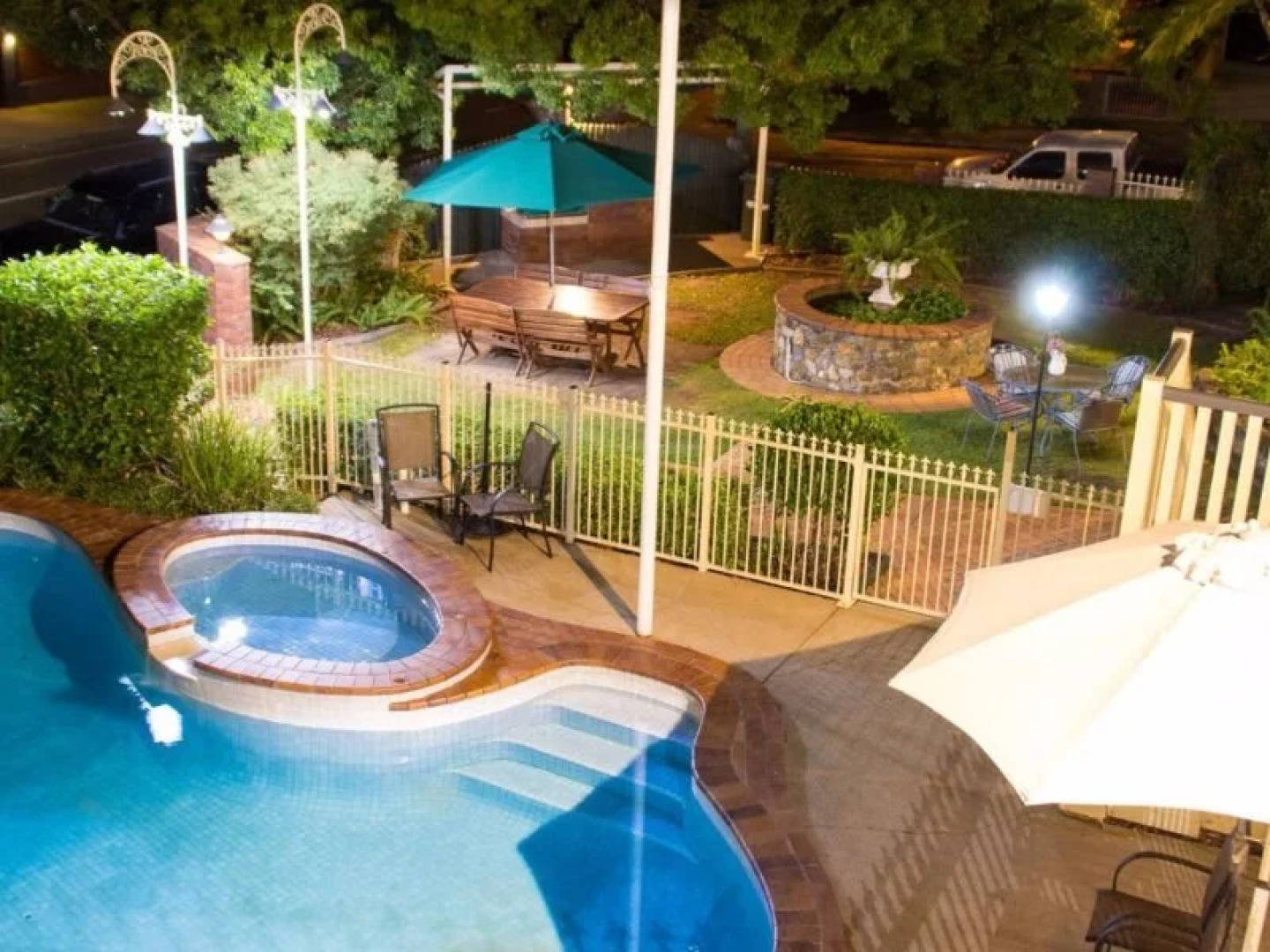 Aabon Apartments & Motel