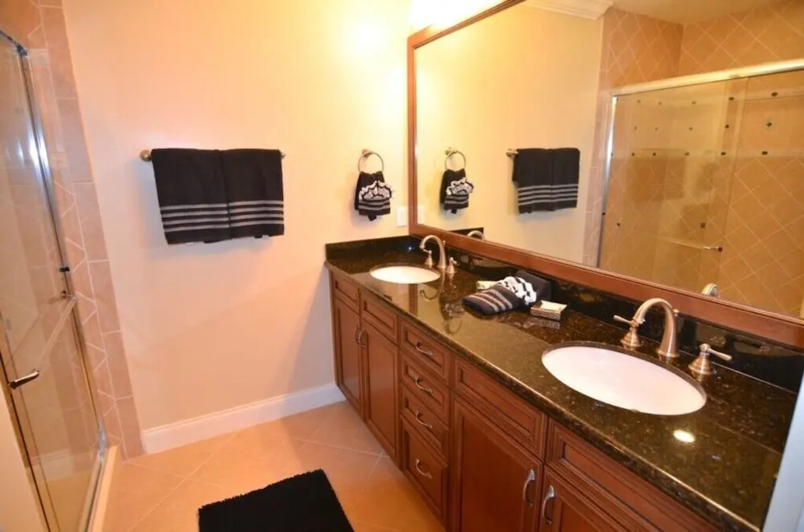 7468ed 3 Bedroom Condo