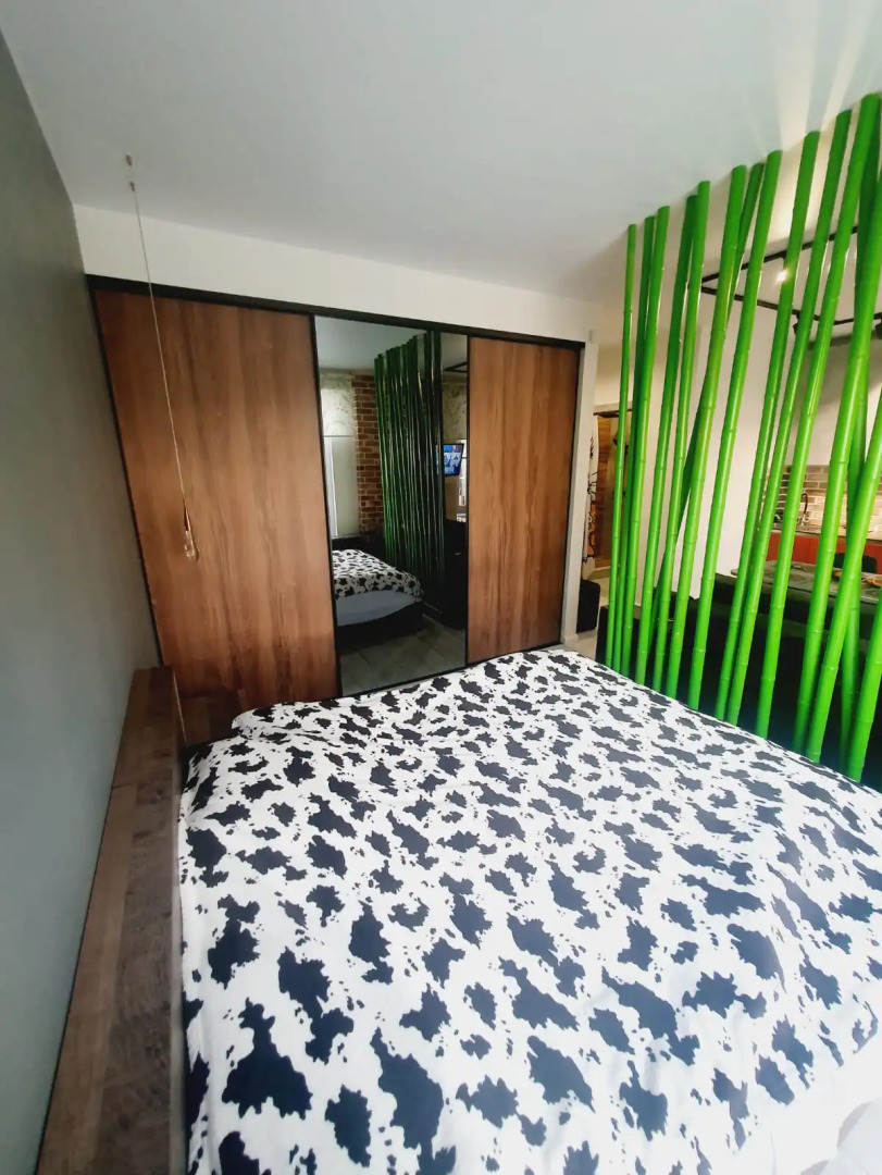 Марсель с бассейном