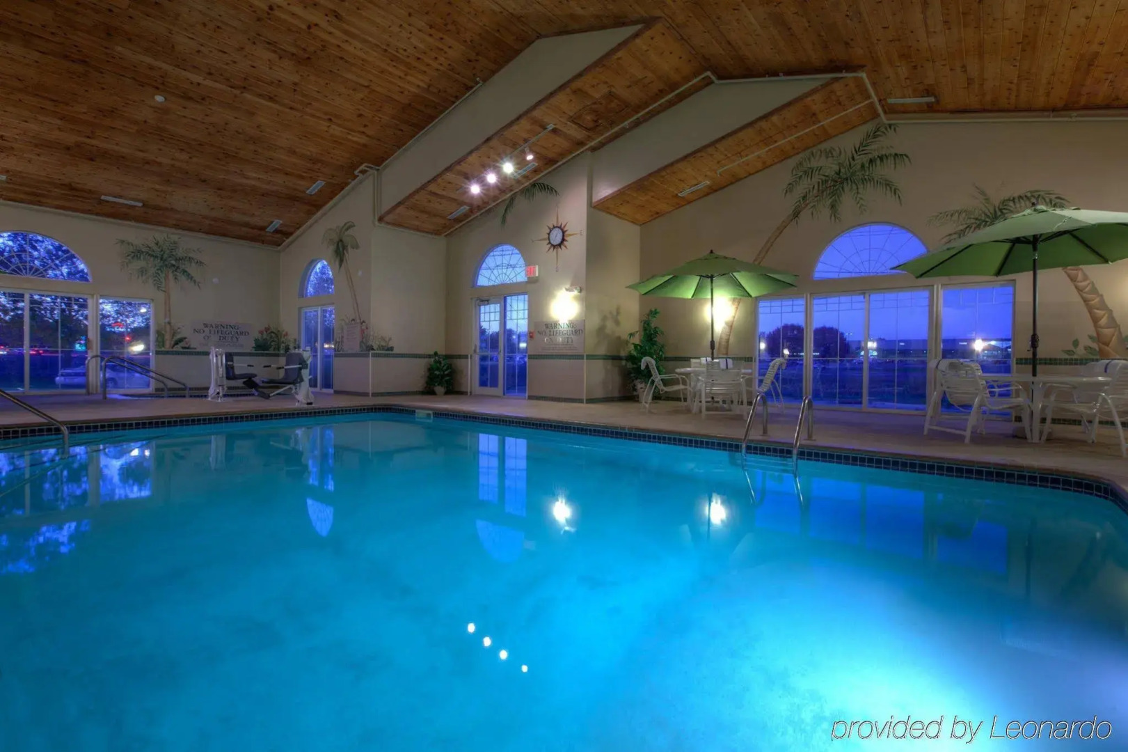 Country Inn & Suites by Radisson, Waterloo, IA