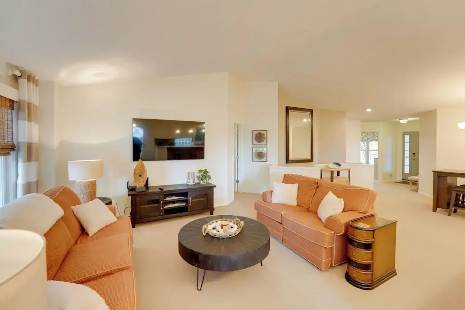 Holland Home: Walk to the Beach!