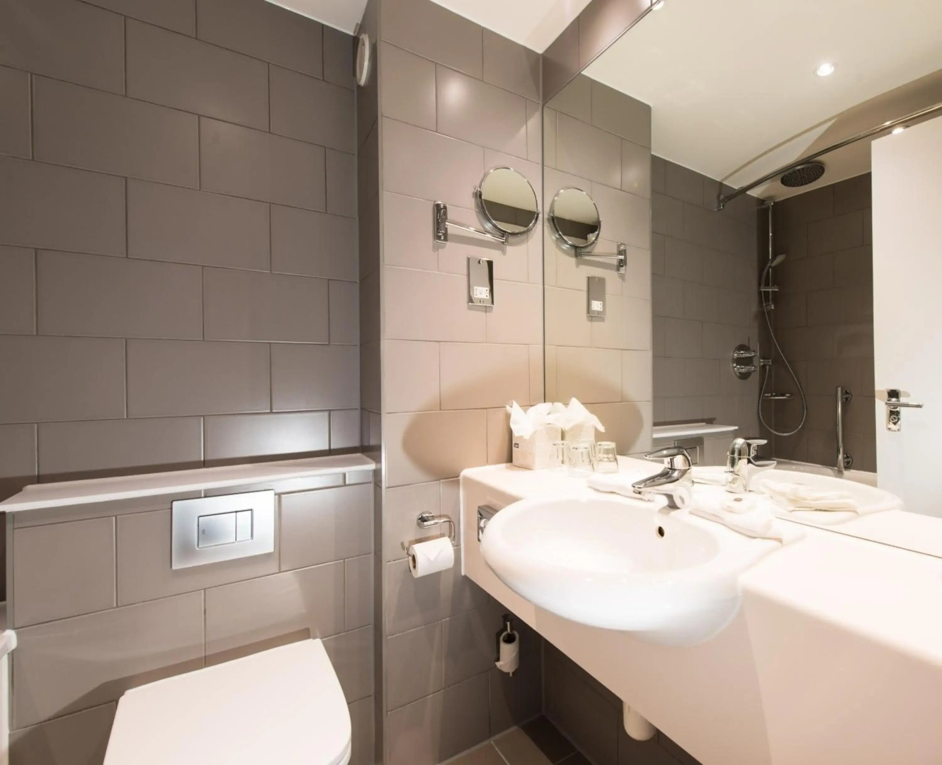 Holiday Inn Edinburgh by IHG