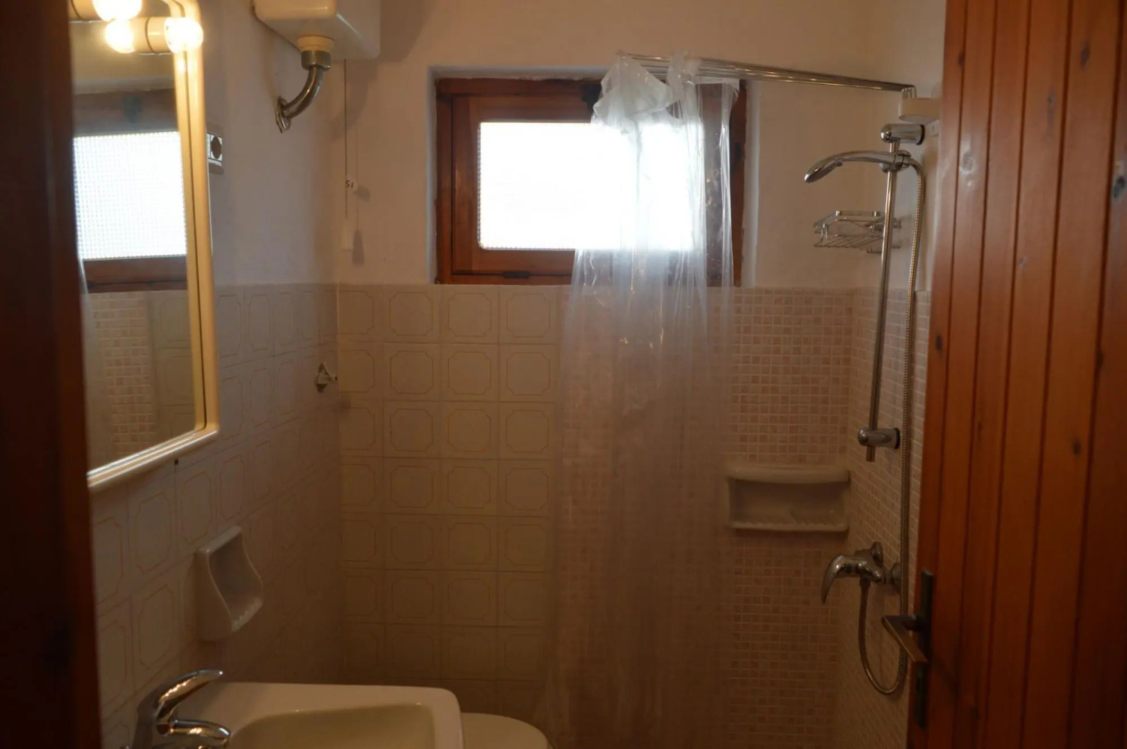 Seafront holiday home twenty meters from the western shore of Sardinia in S'archittu Beach-Casa del Giglio