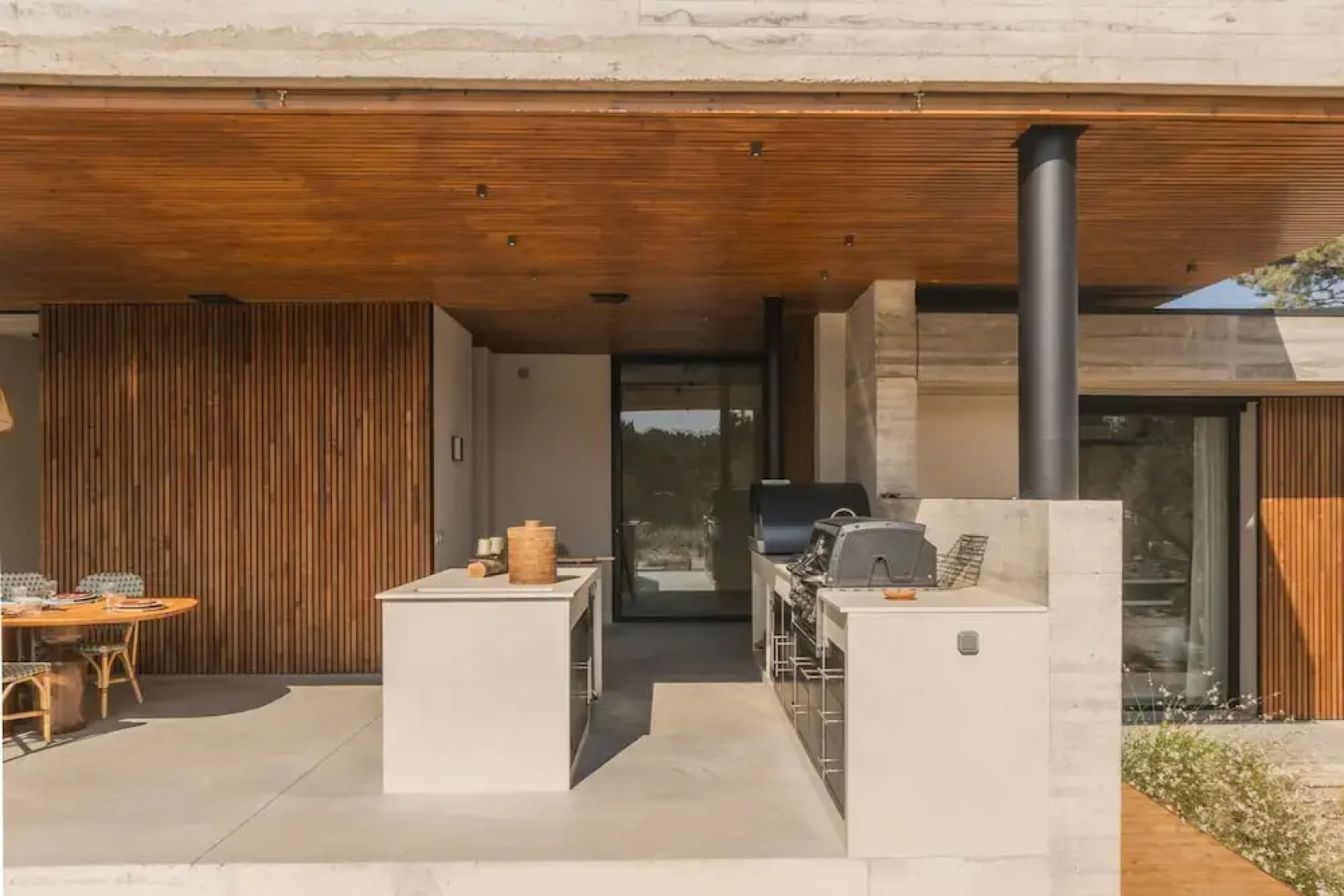 CL M Villa Retreat by Cadenzalux