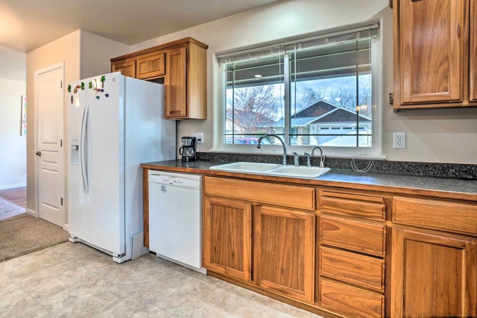 Grants Pass Home: 1 Mi to Downtown & Rogue River!