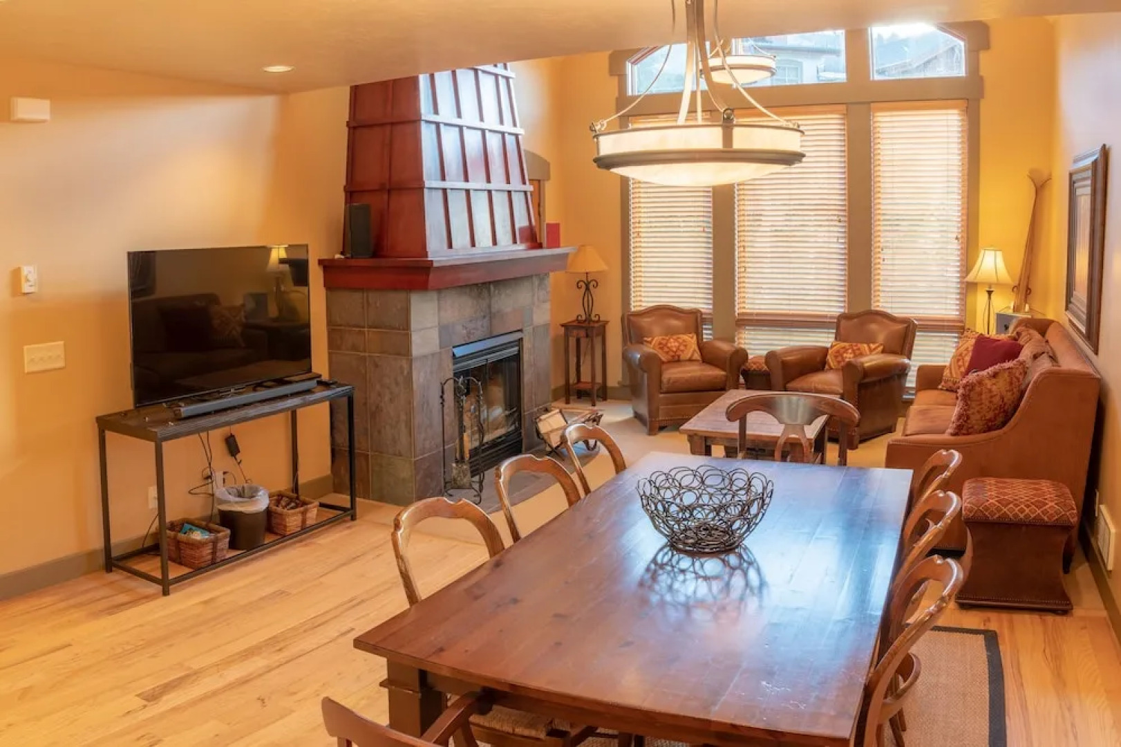 7401- Three Bedroom + Loft + Den Deluxe Crossings Townhomes 3 Condo by RedAwning