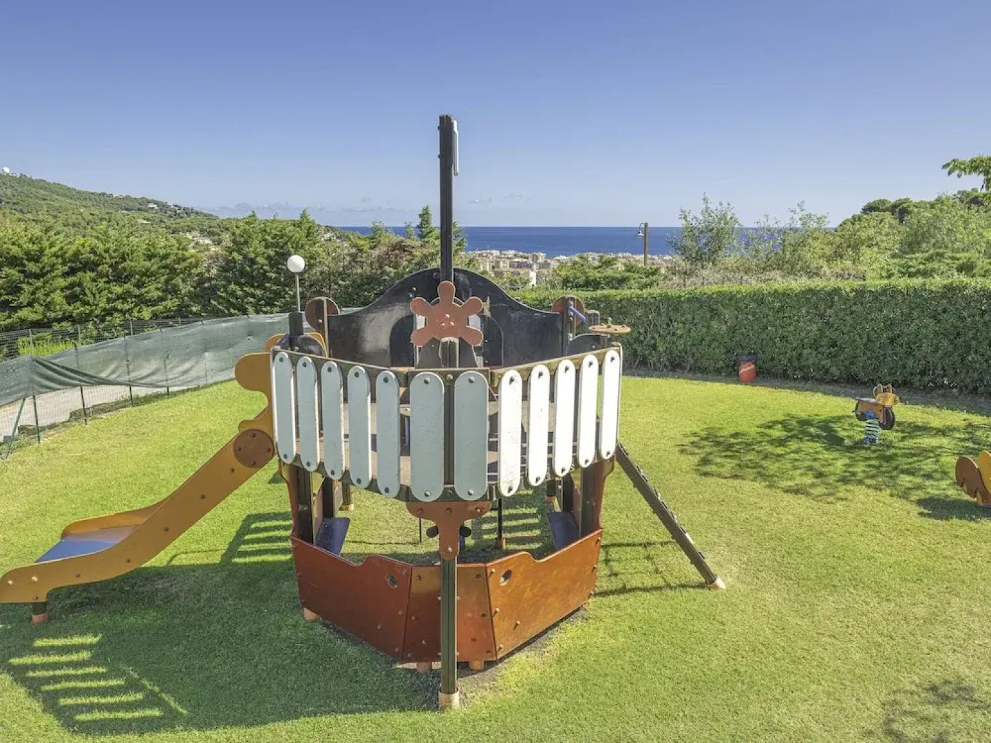 Quaint Bungalow With Covered Terrace Near the Sea